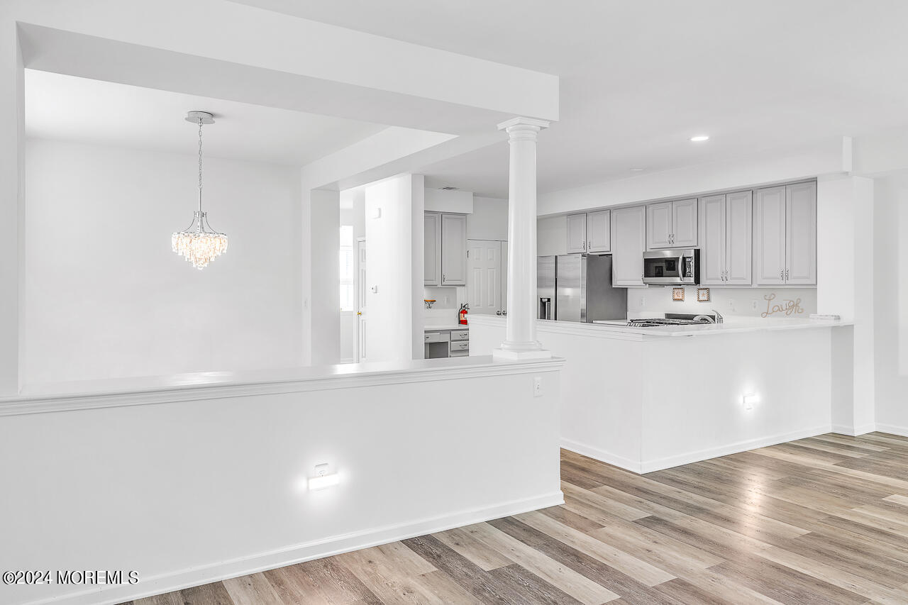 294 Hawthorne Lane