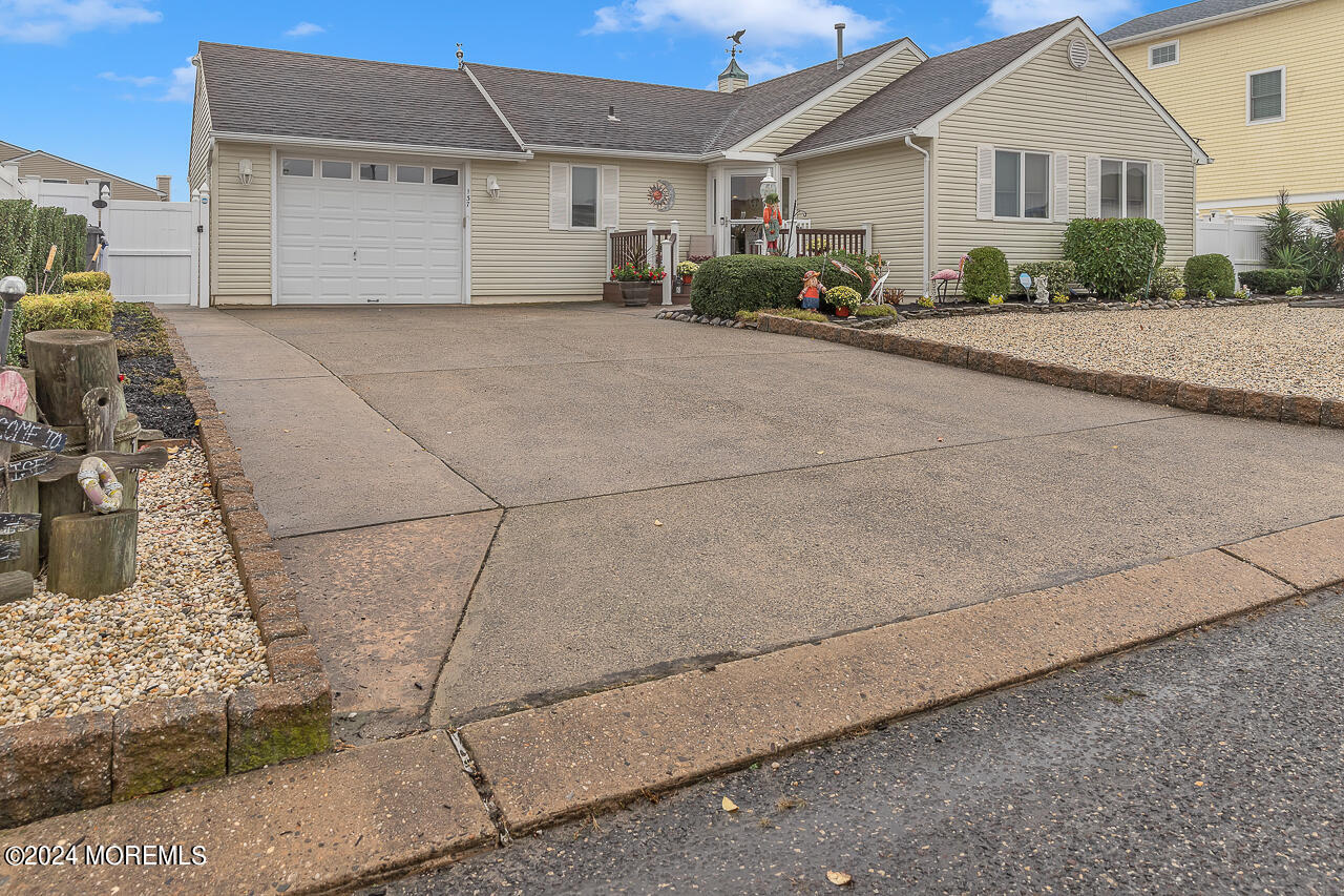 137 Catherine Lane
