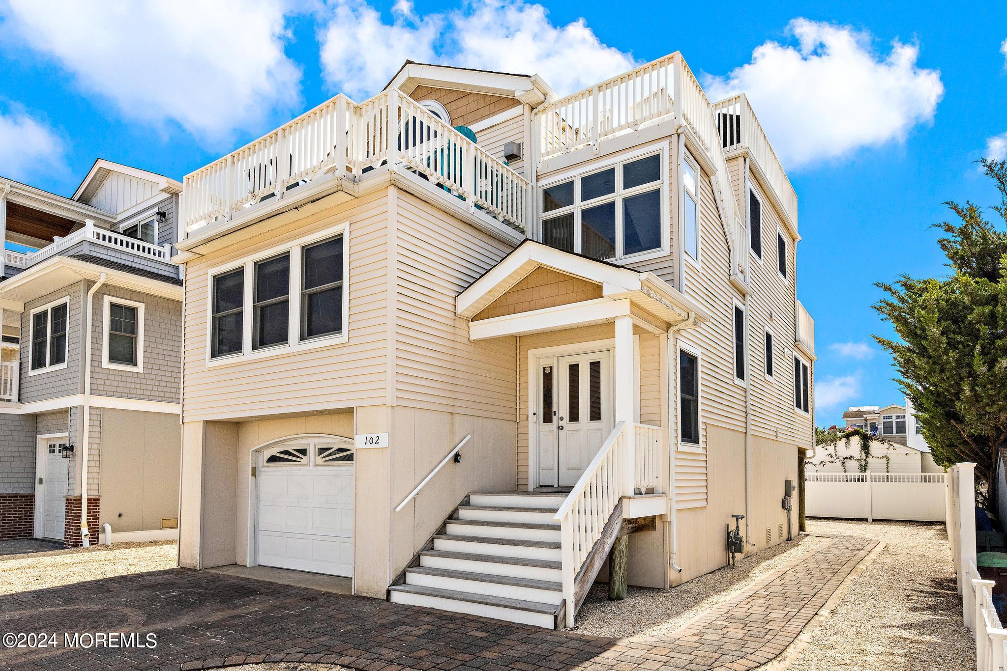 102 E Lillie Avenue