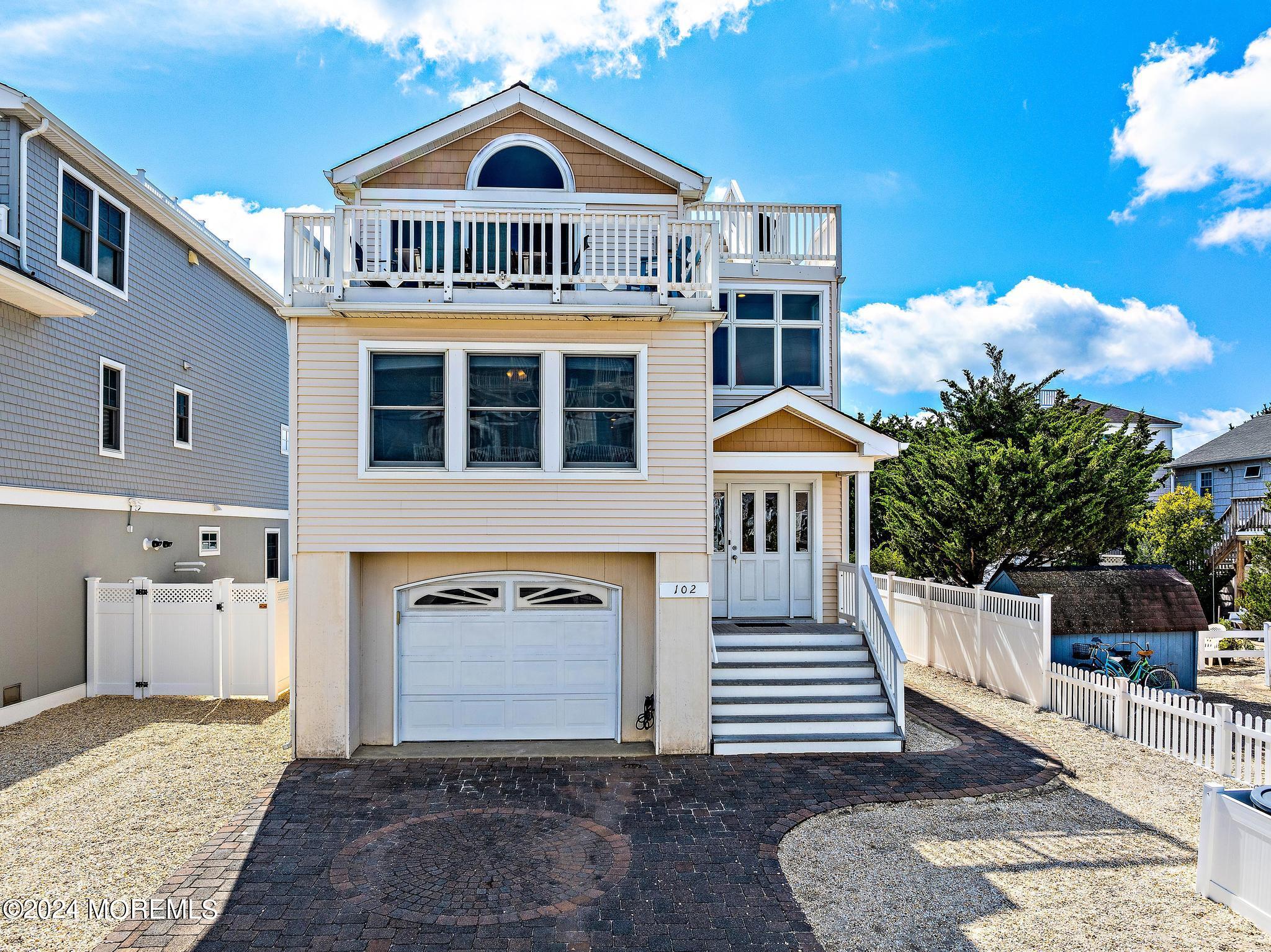 102 E Lillie Avenue