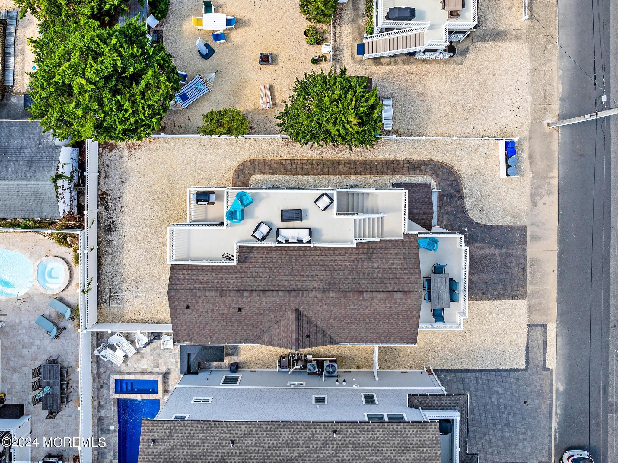 102 E Lillie Avenue