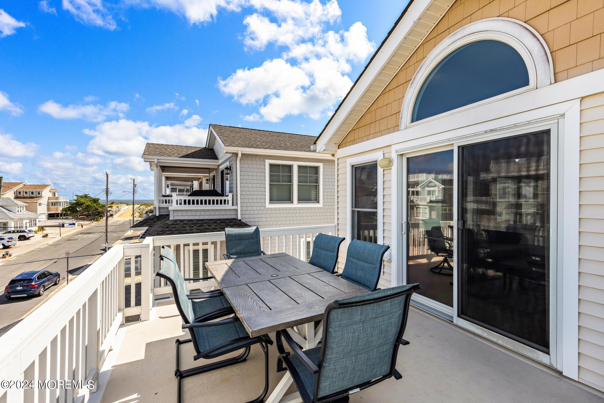 102 E Lillie Avenue