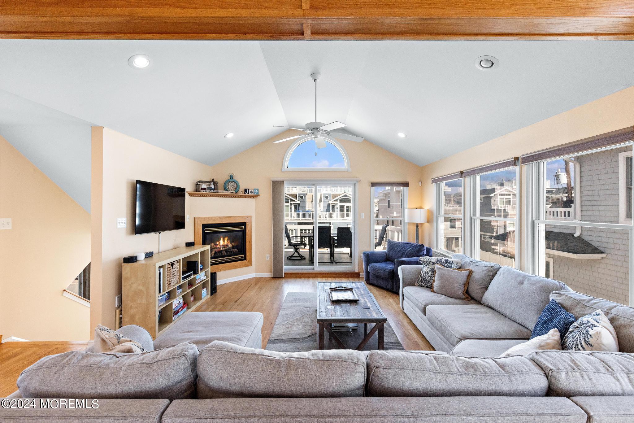 102 E Lillie Avenue