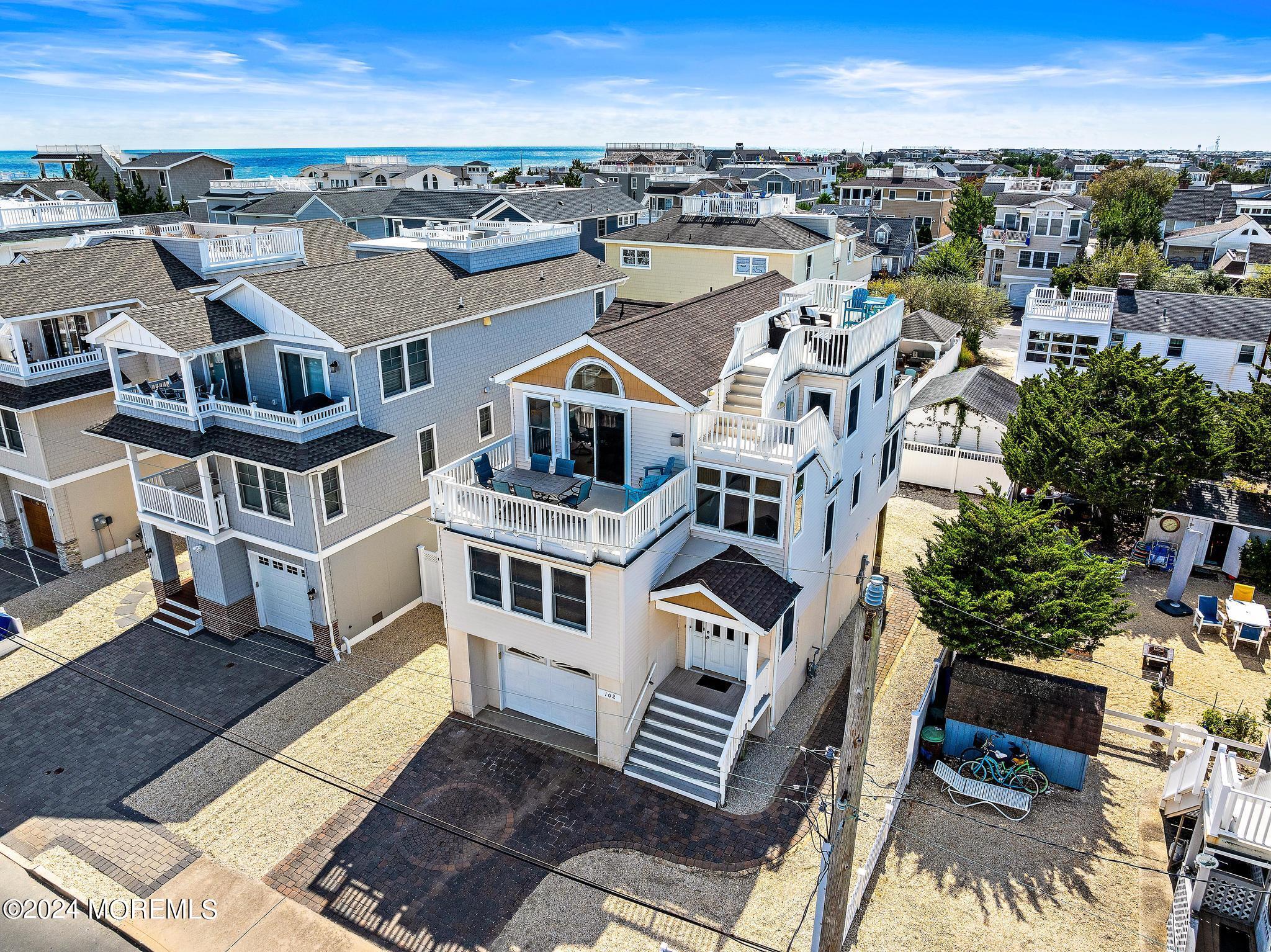 102 E Lillie Avenue