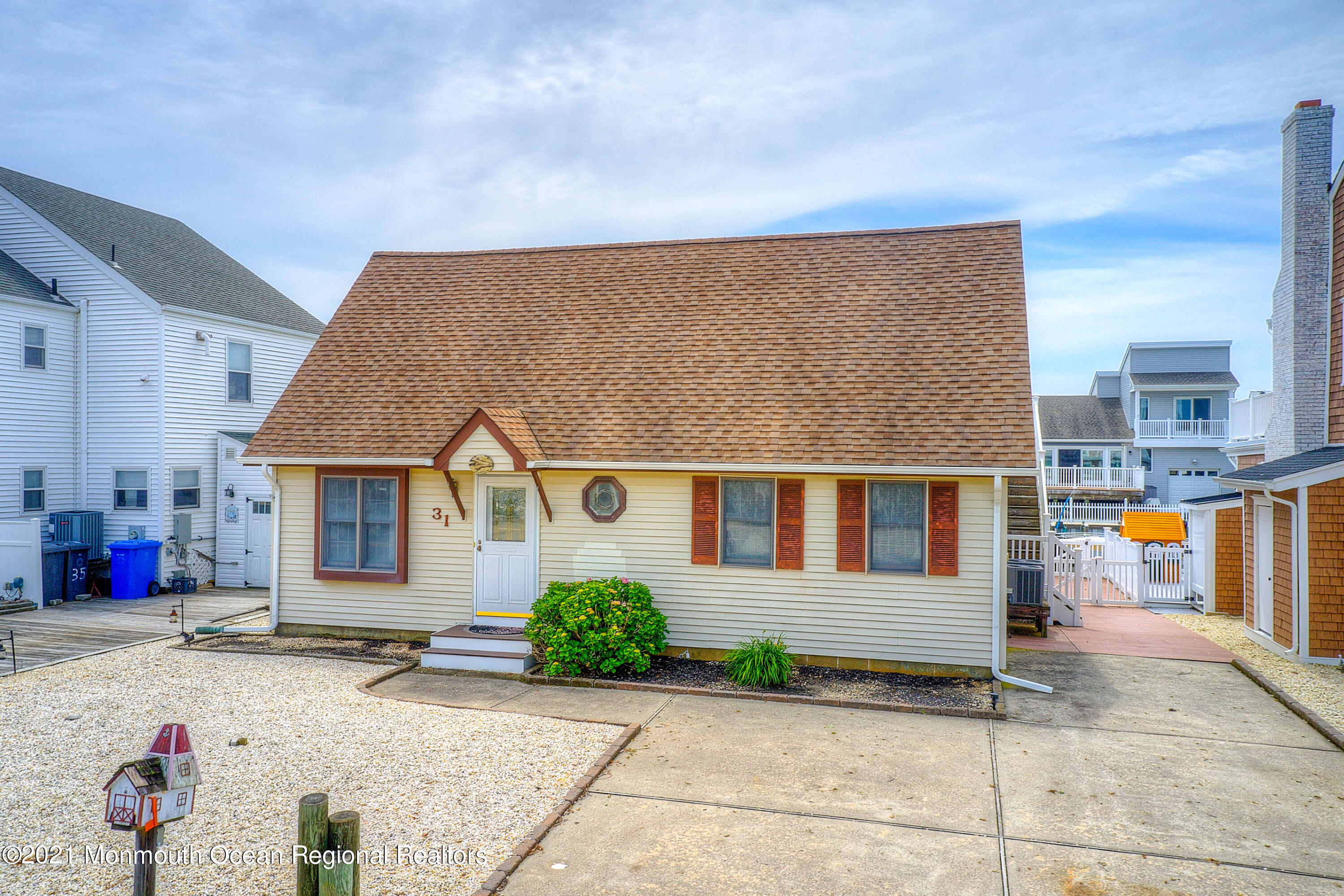 31 Peggy Lane
