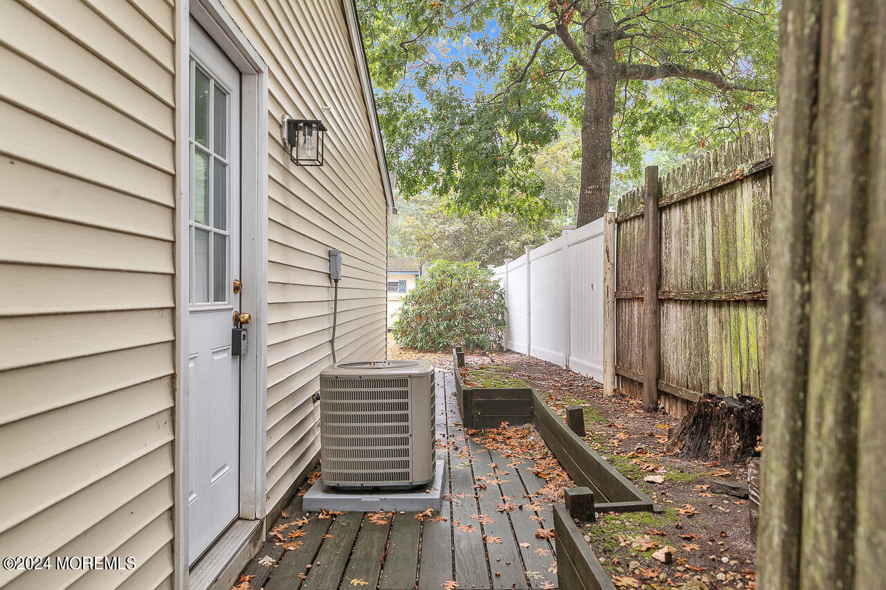 99 Ravenwood Boulevard