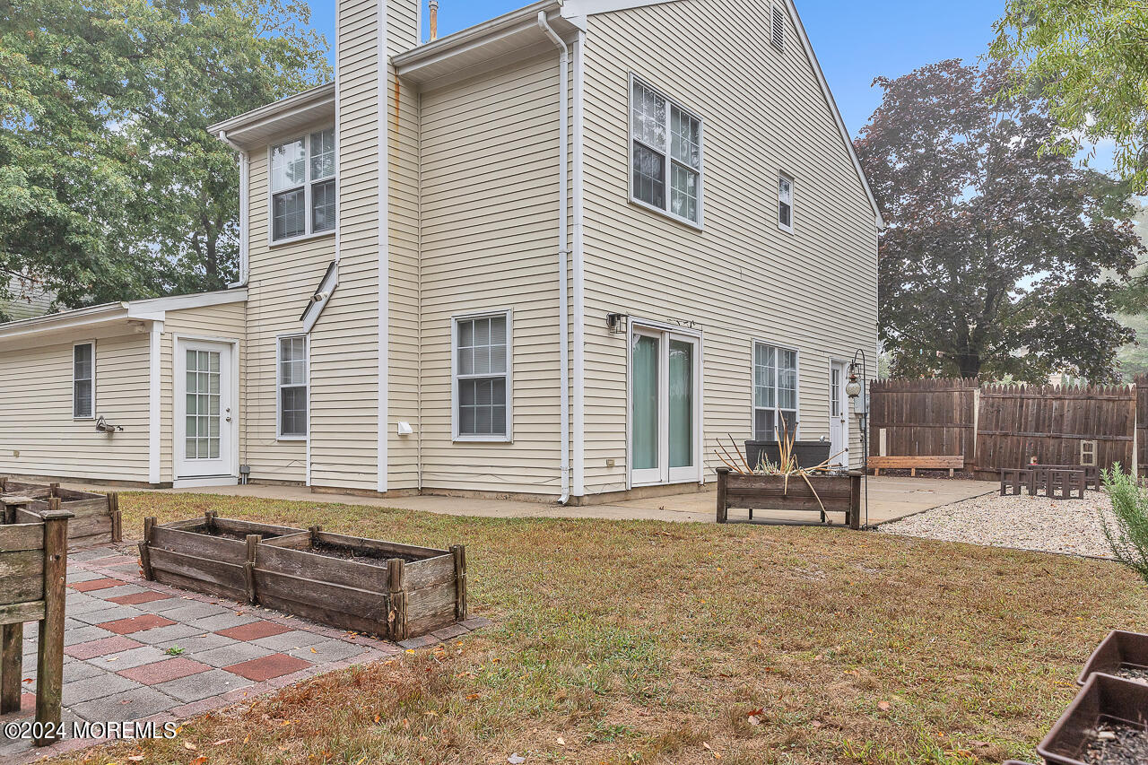 99 Ravenwood Boulevard