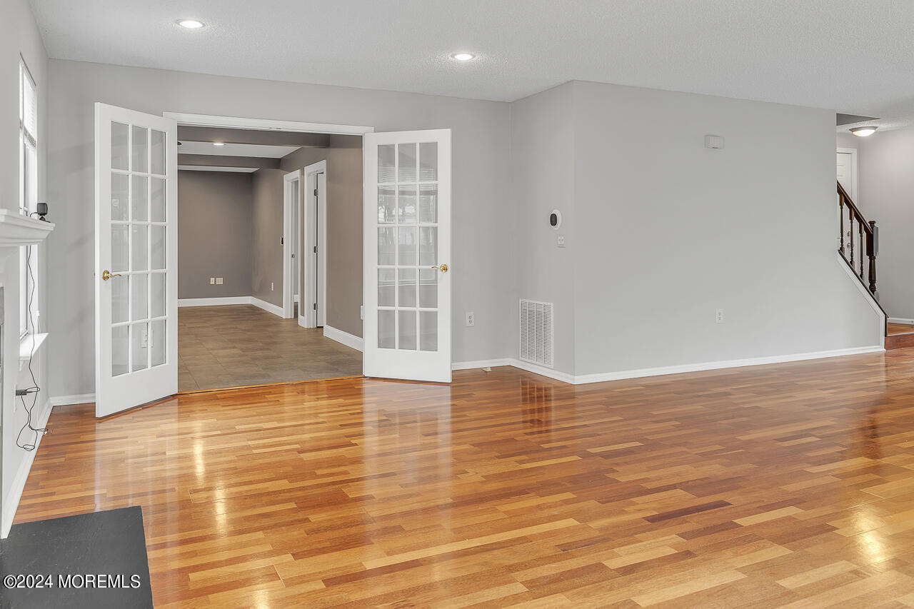 99 Ravenwood Boulevard