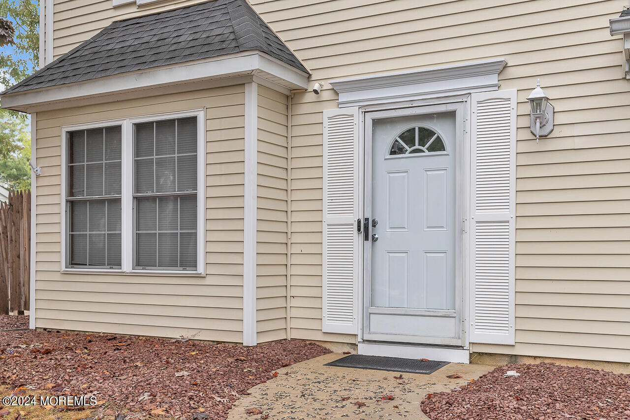 99 Ravenwood Boulevard