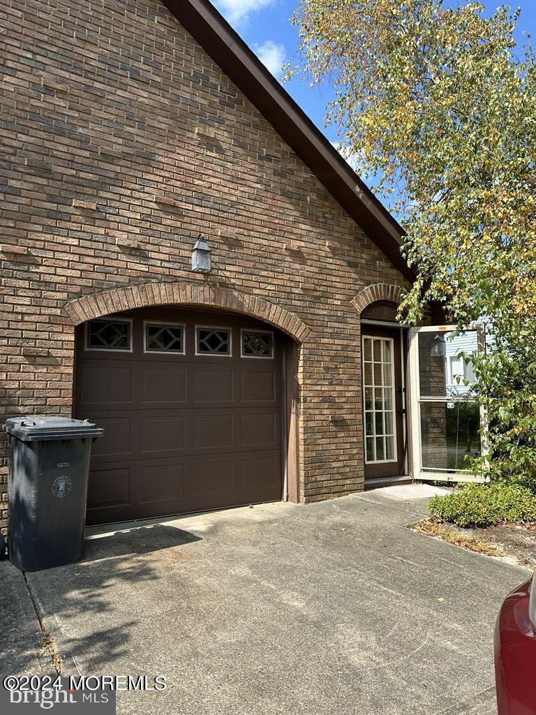 4 Cedar Avenue, 10