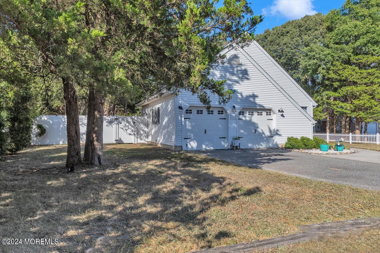 719 E Chip Shot Lane