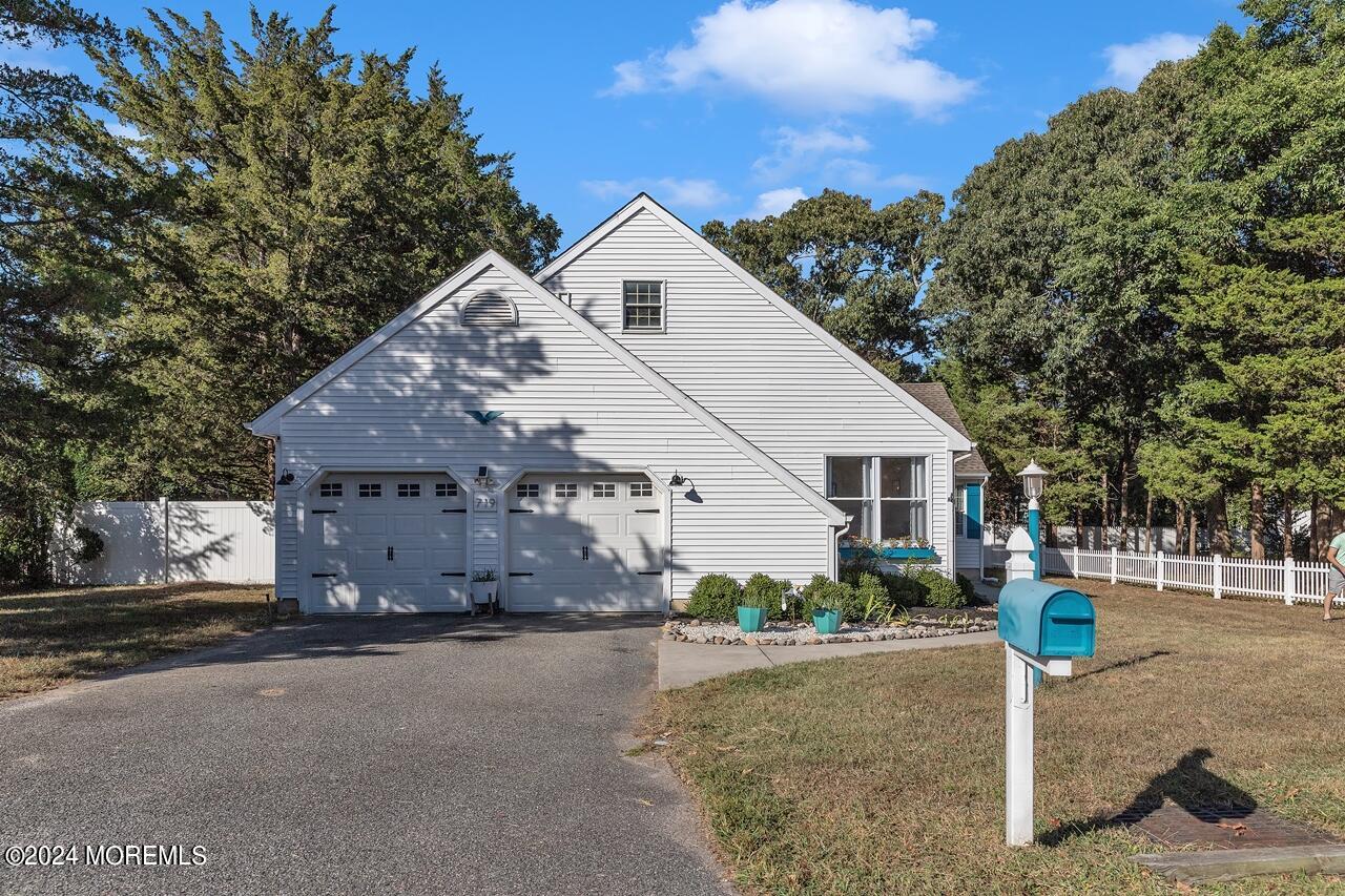719 E Chip Shot Lane