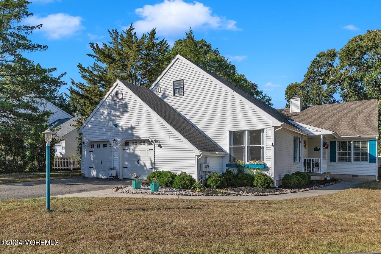 719 E Chip Shot Lane