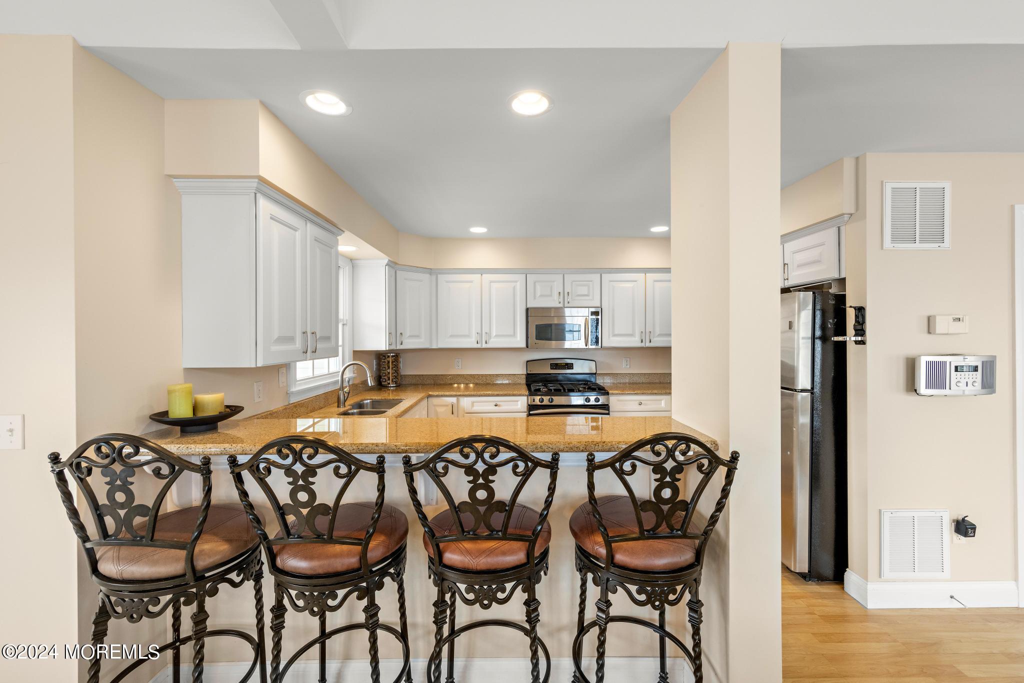 2 E California Avenue, B