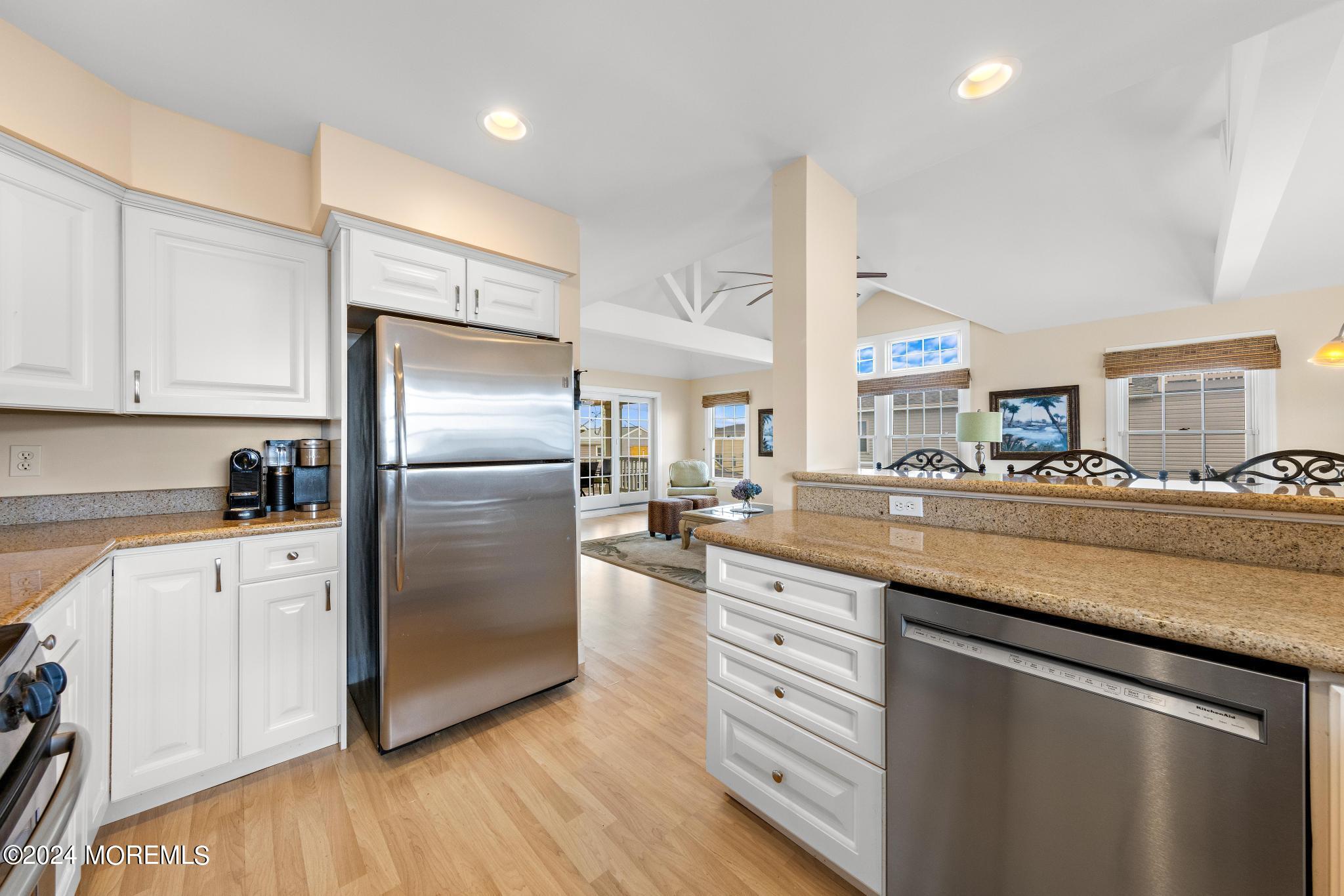 2 E California Avenue, B