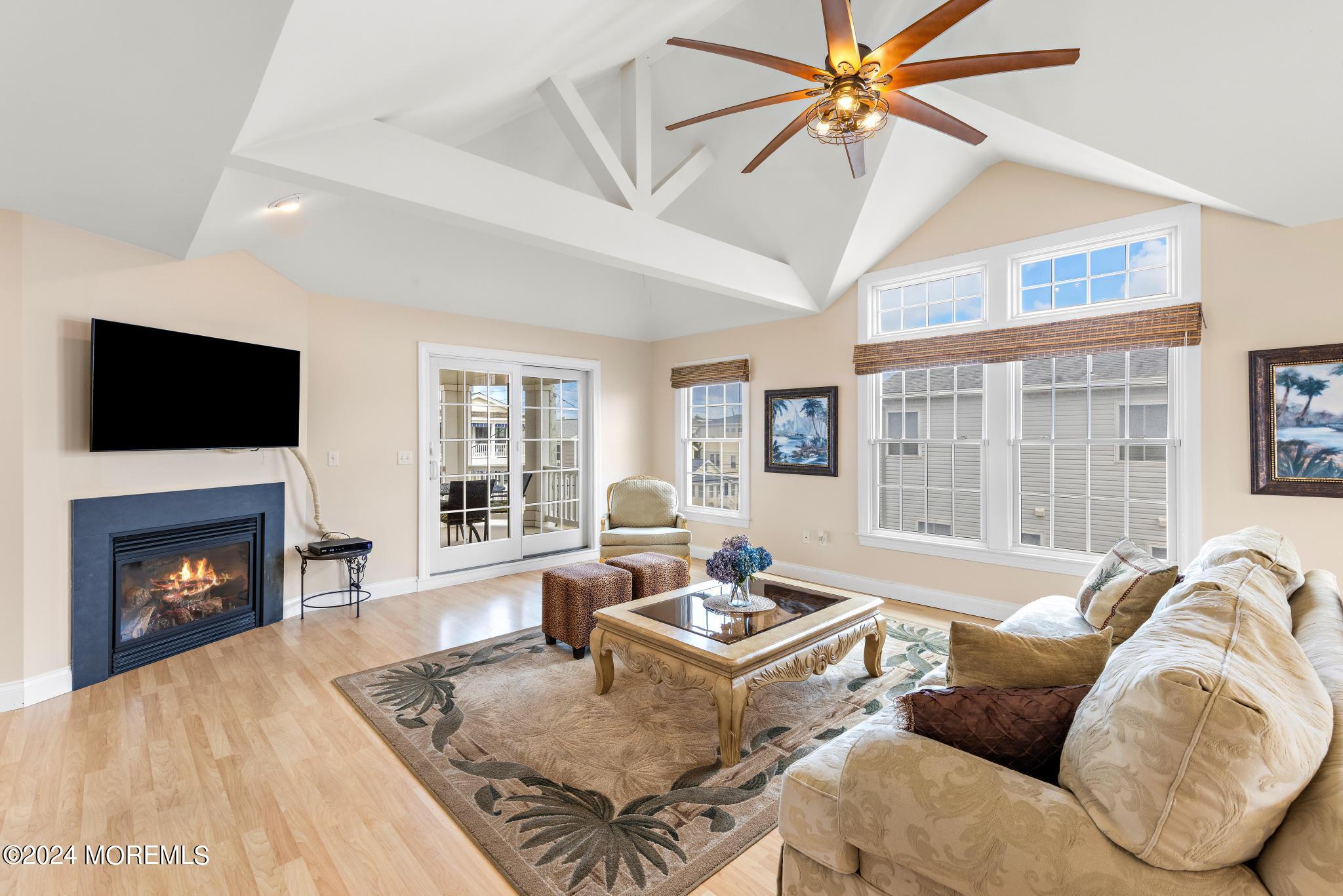2 E California Avenue, B