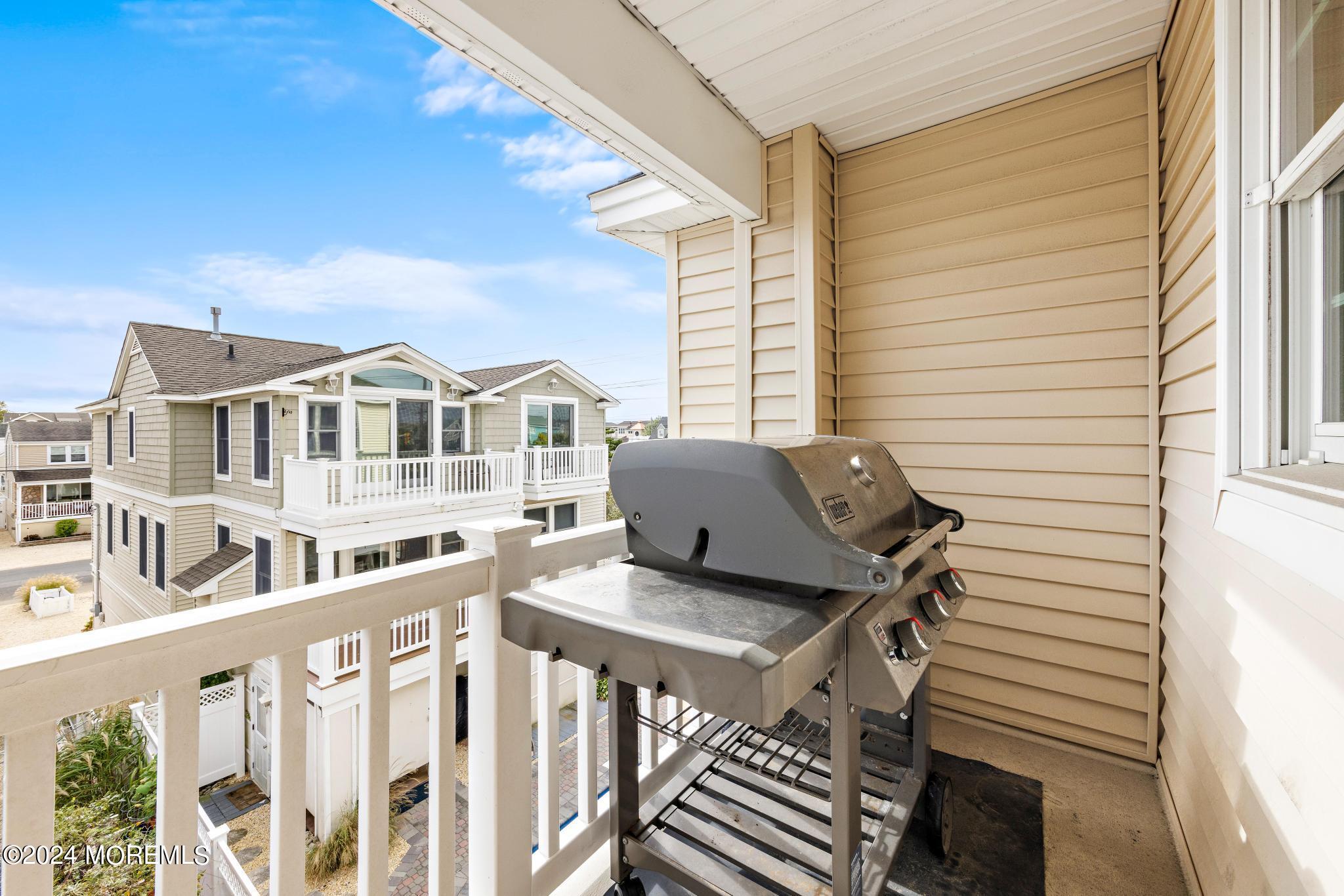 2 E California Avenue, B