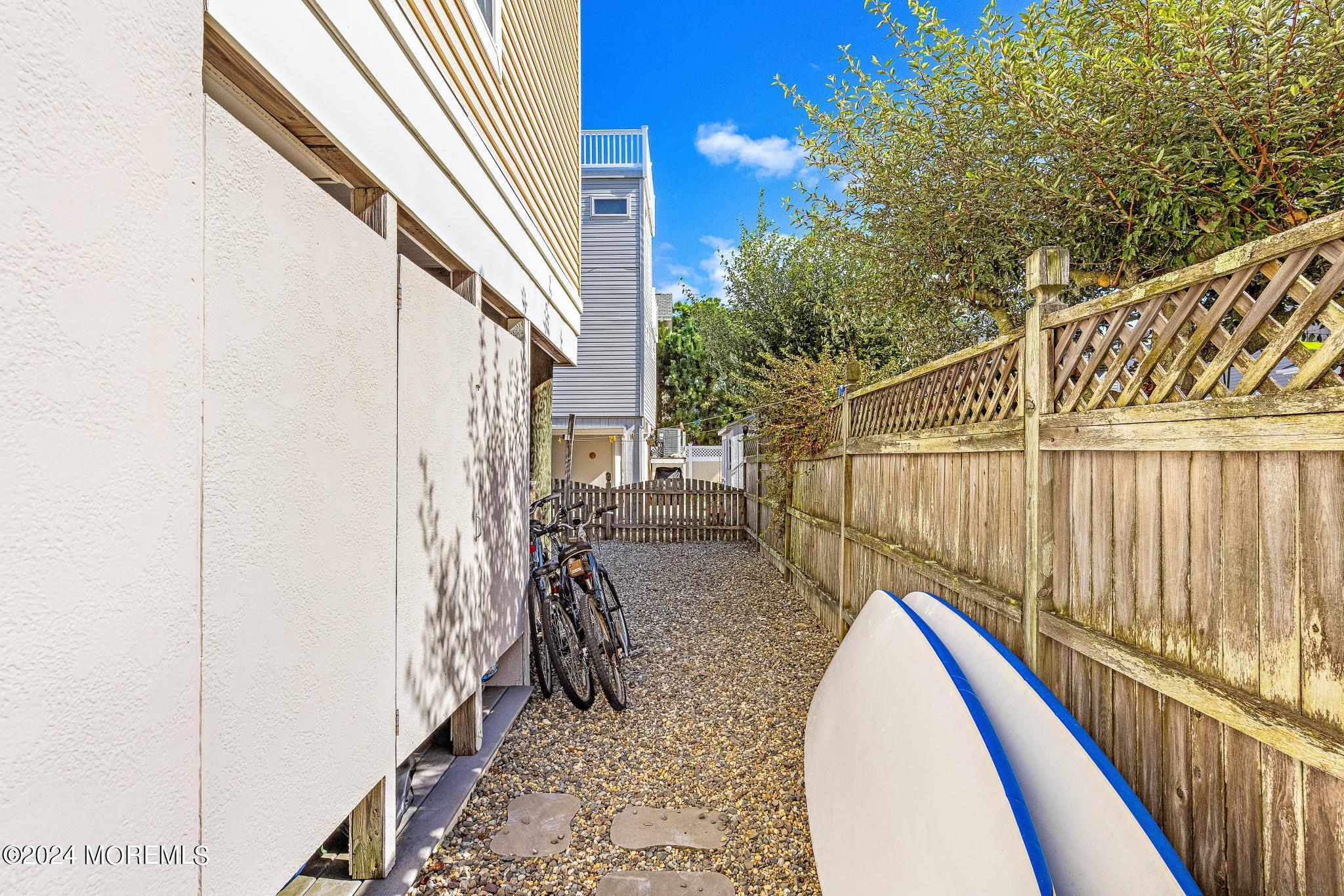 2 E California Avenue, B