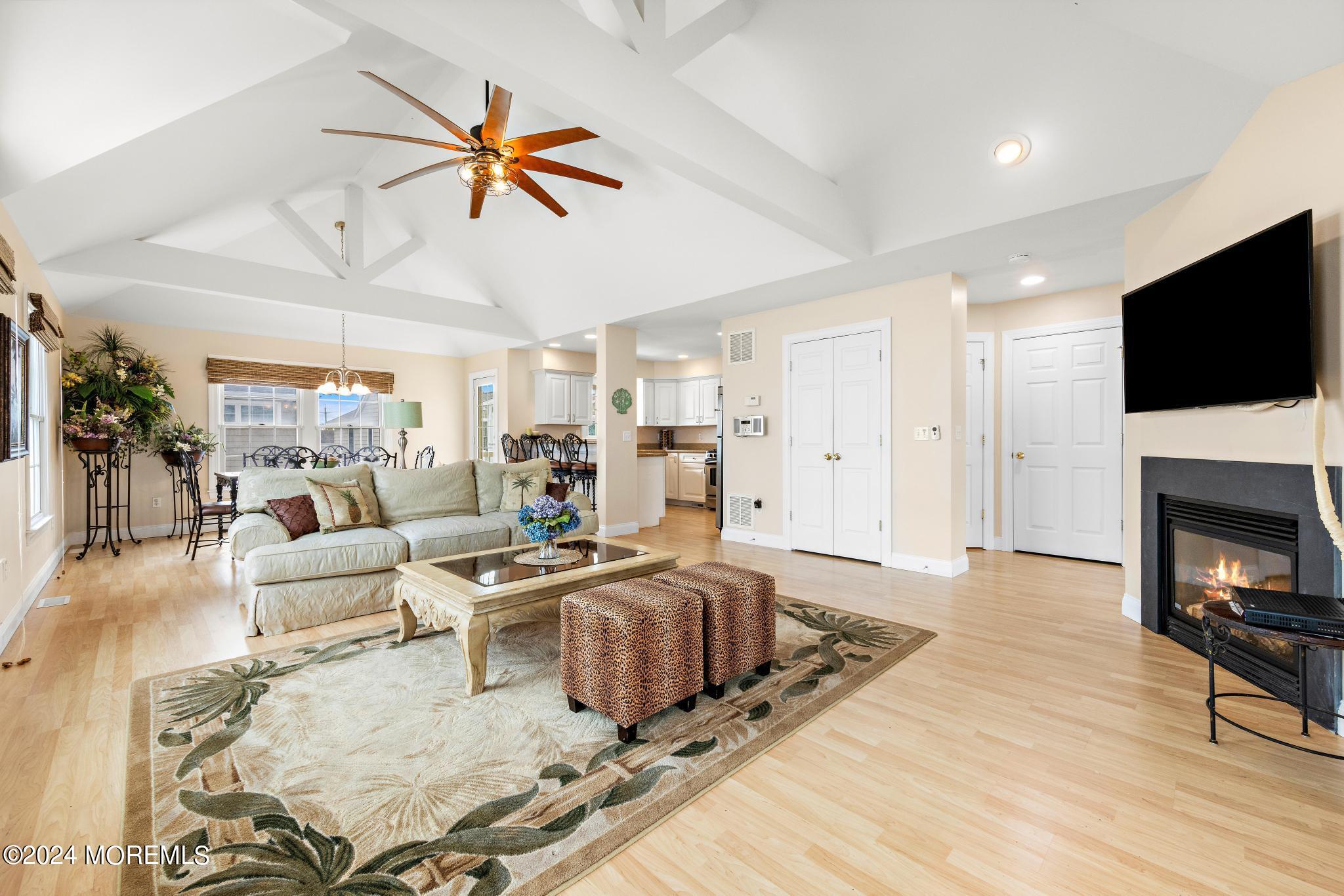 2 E California Avenue, B