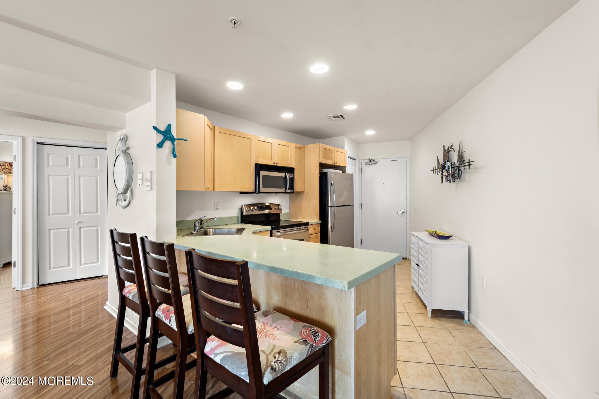 1810 Central Avenue, 5