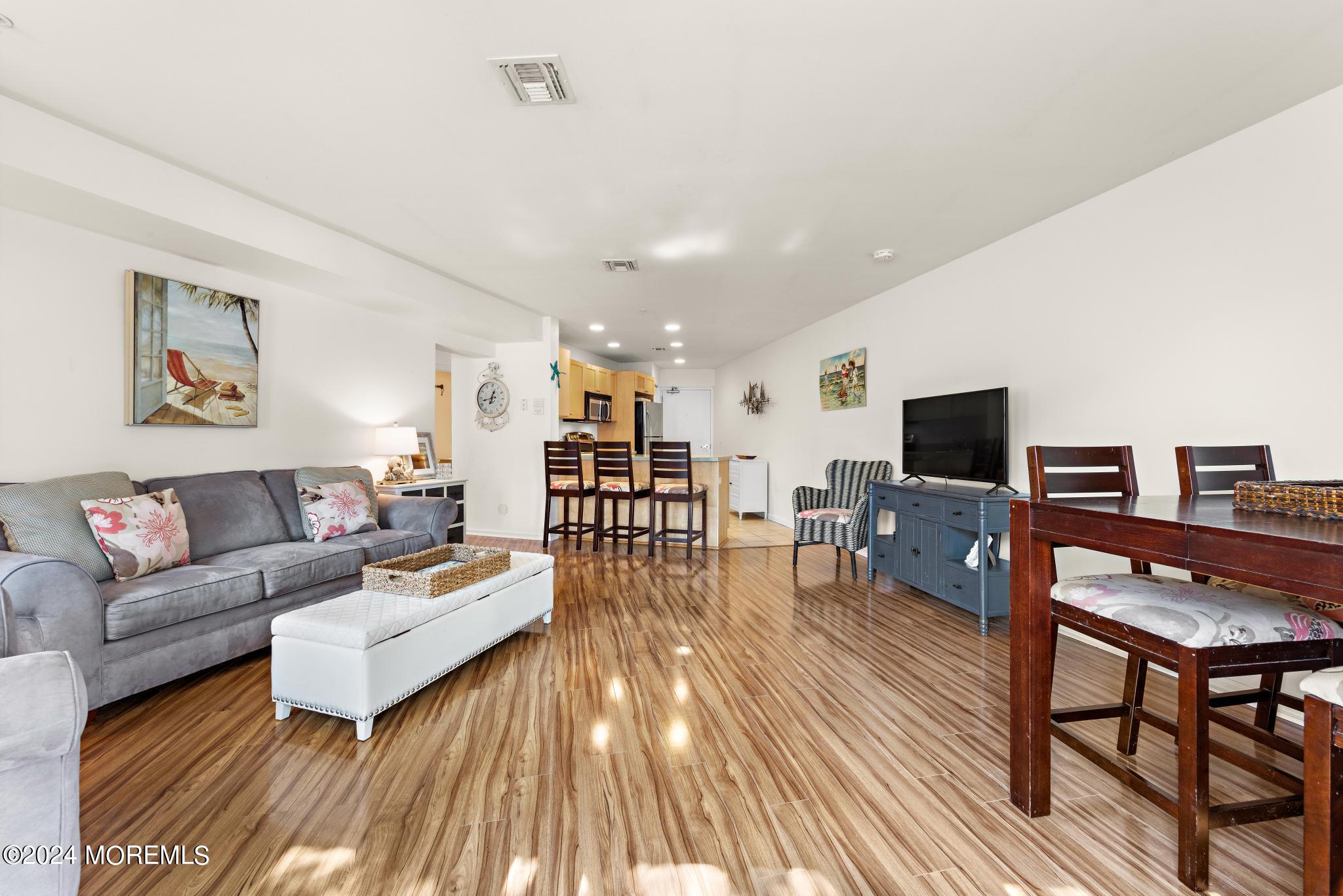 1810 Central Avenue, 5