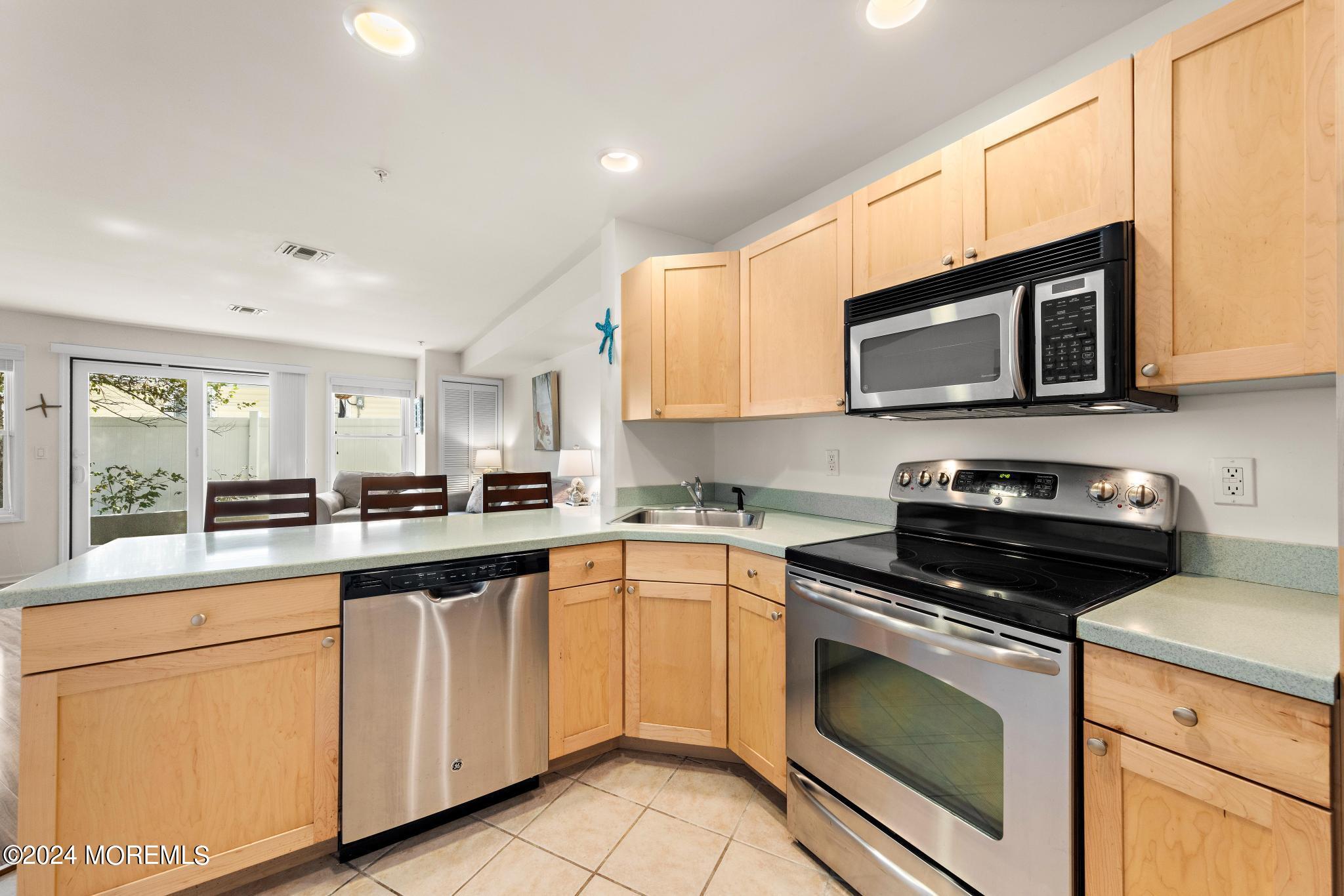 1810 Central Avenue, 5