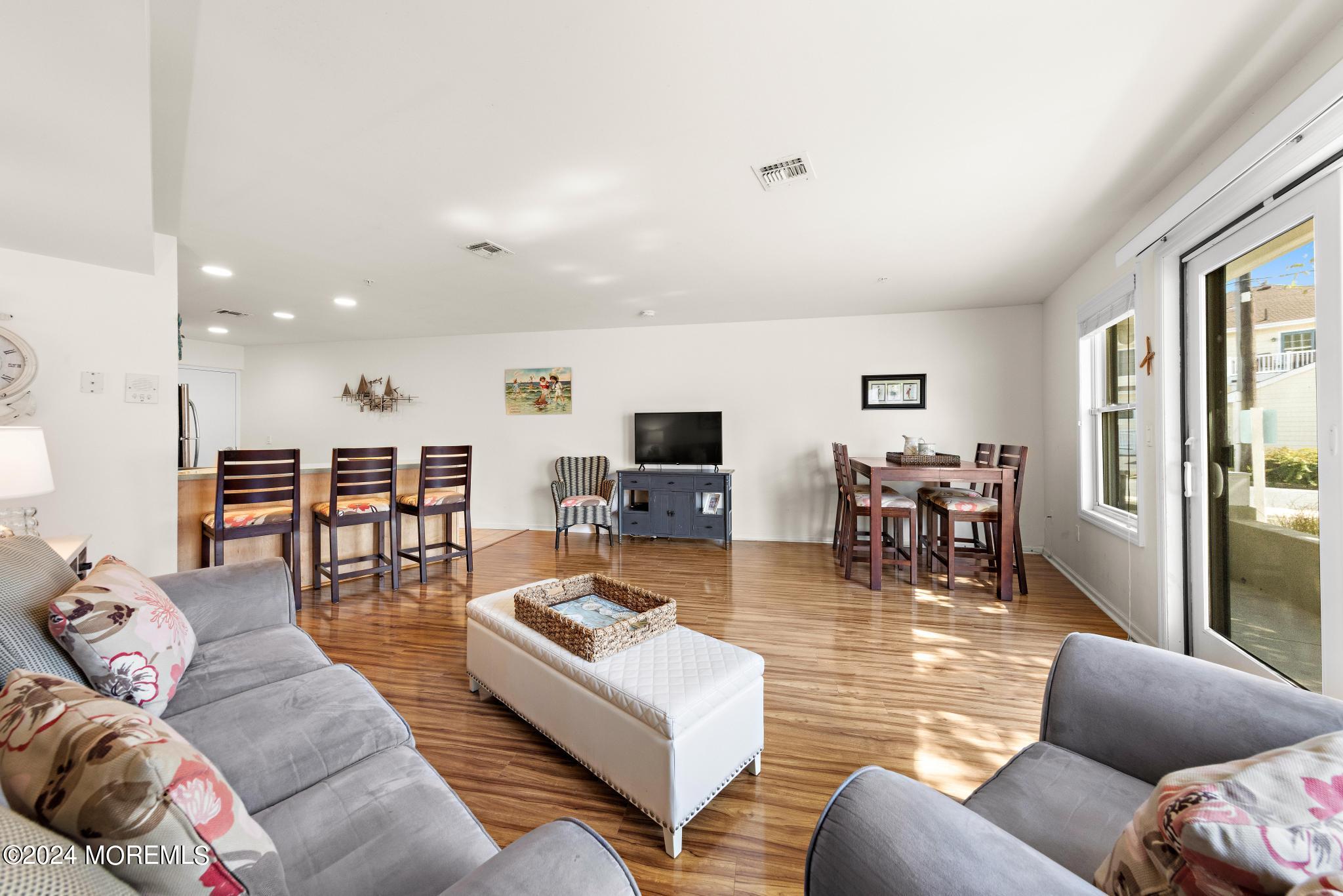 1810 Central Avenue, 5