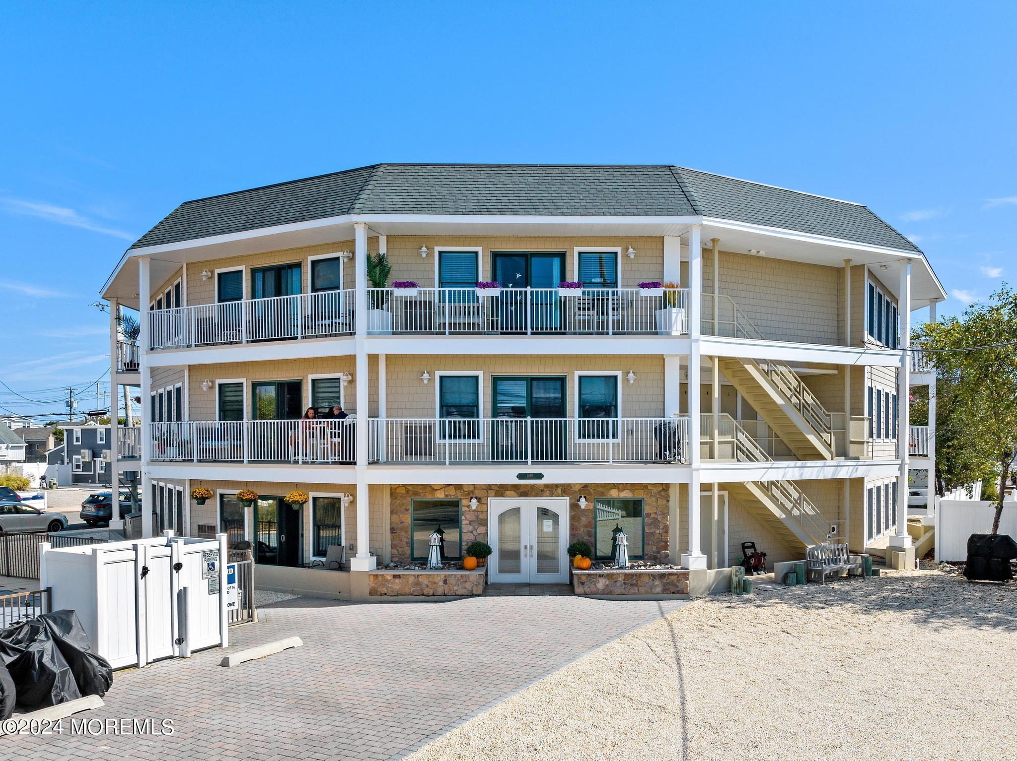 1810 Central Avenue, 5