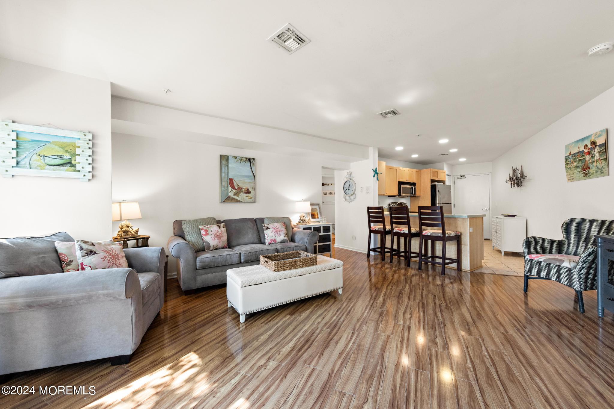 1810 Central Avenue, 5