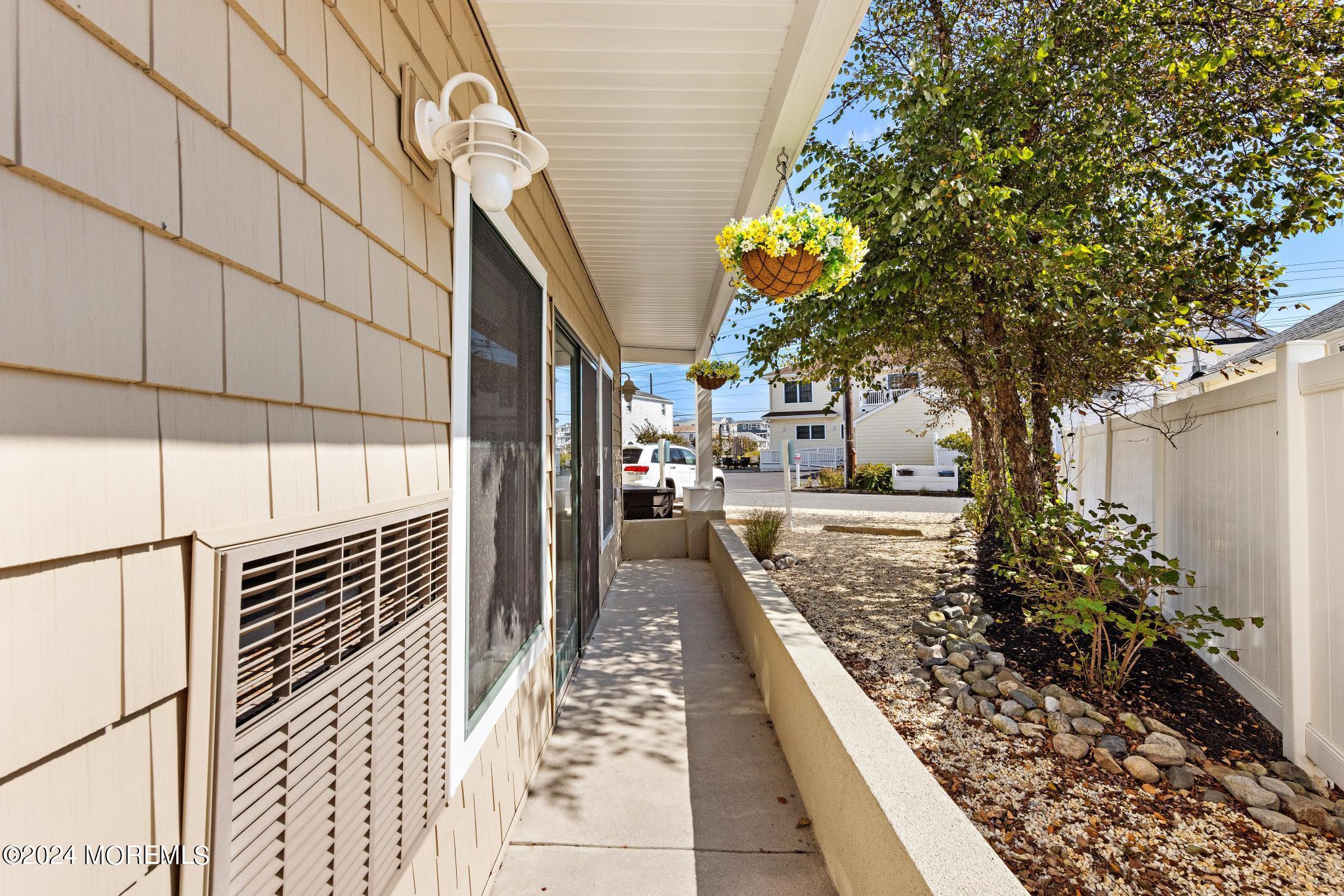 1810 Central Avenue, 5