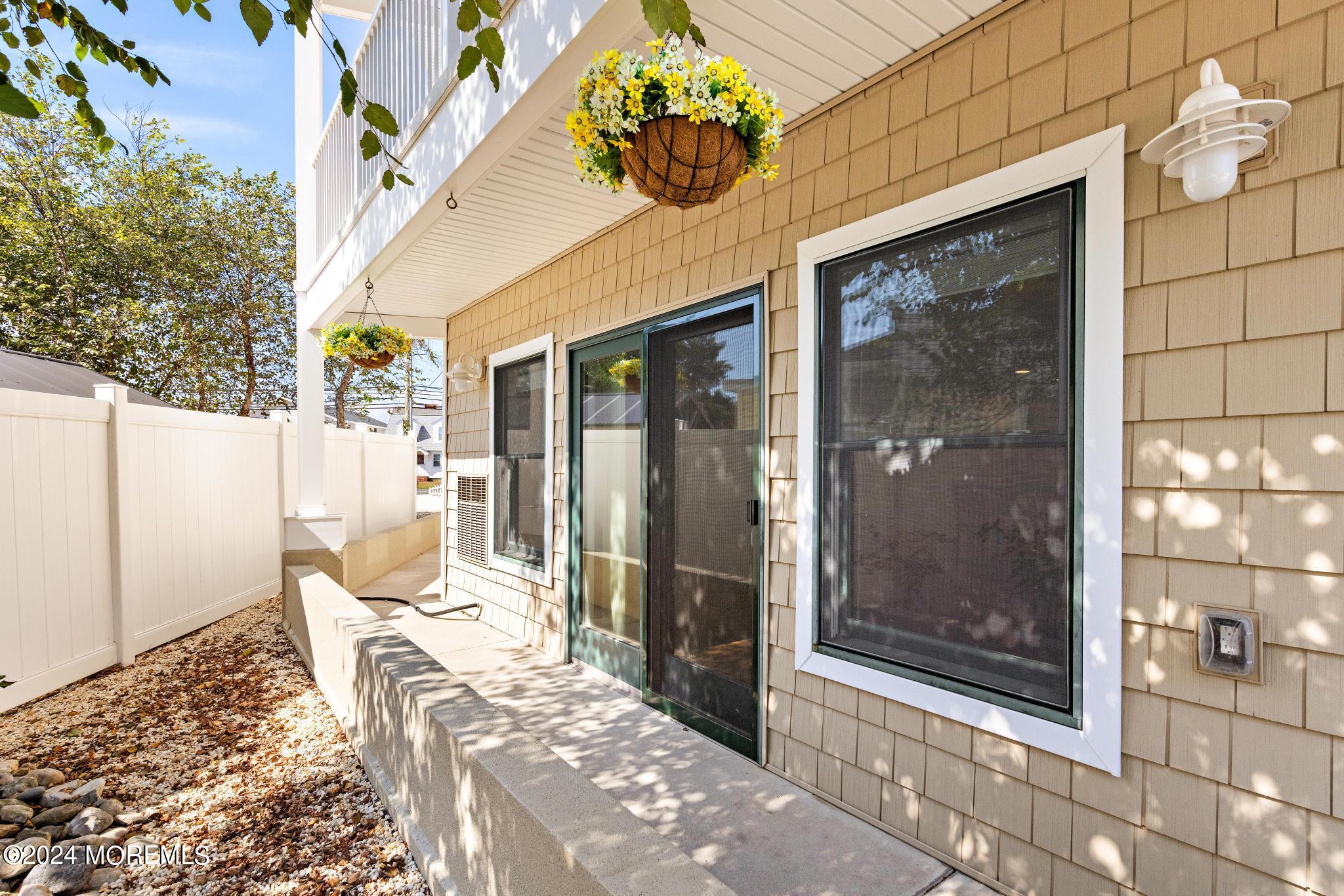 1810 Central Avenue, 5