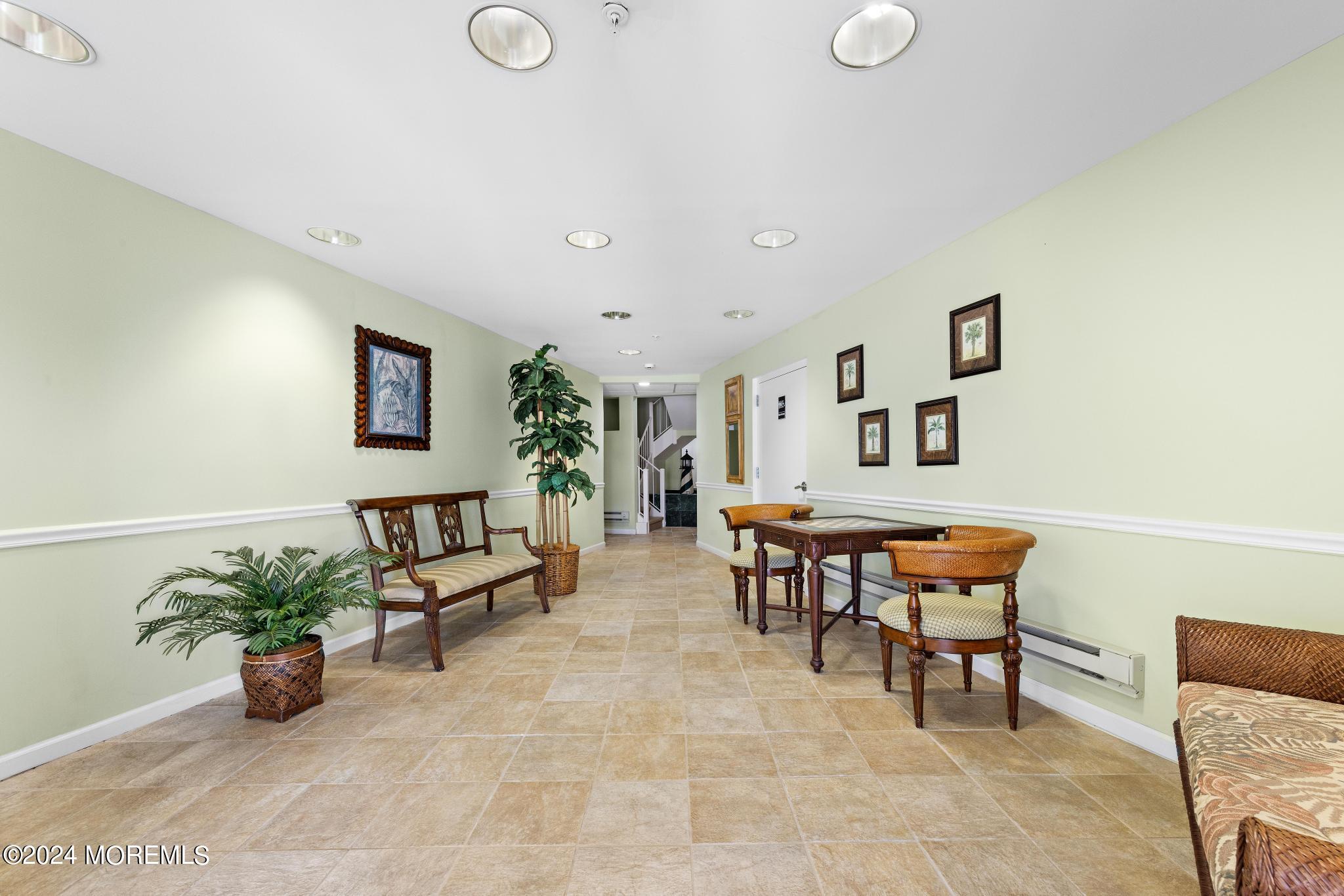 1810 Central Avenue, 5