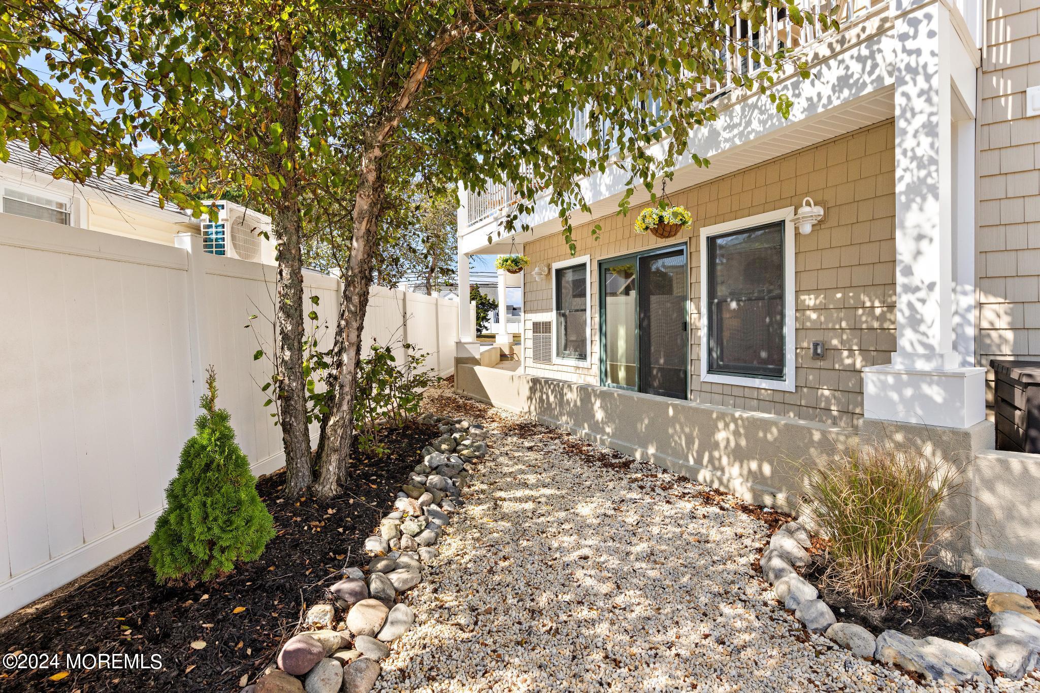 1810 Central Avenue, 5