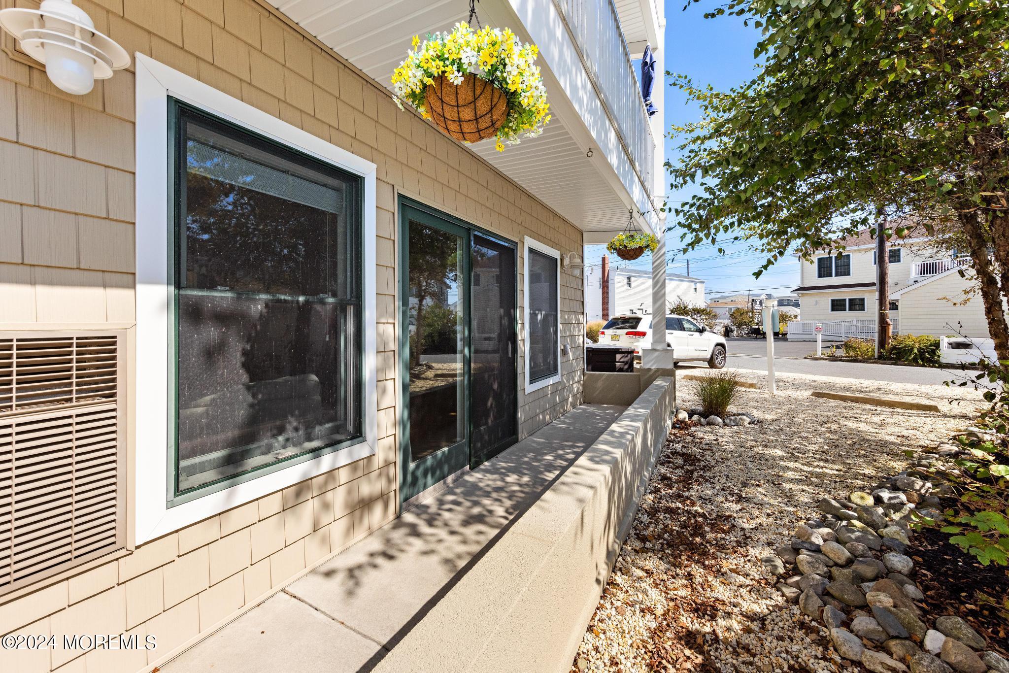 1810 Central Avenue, 5
