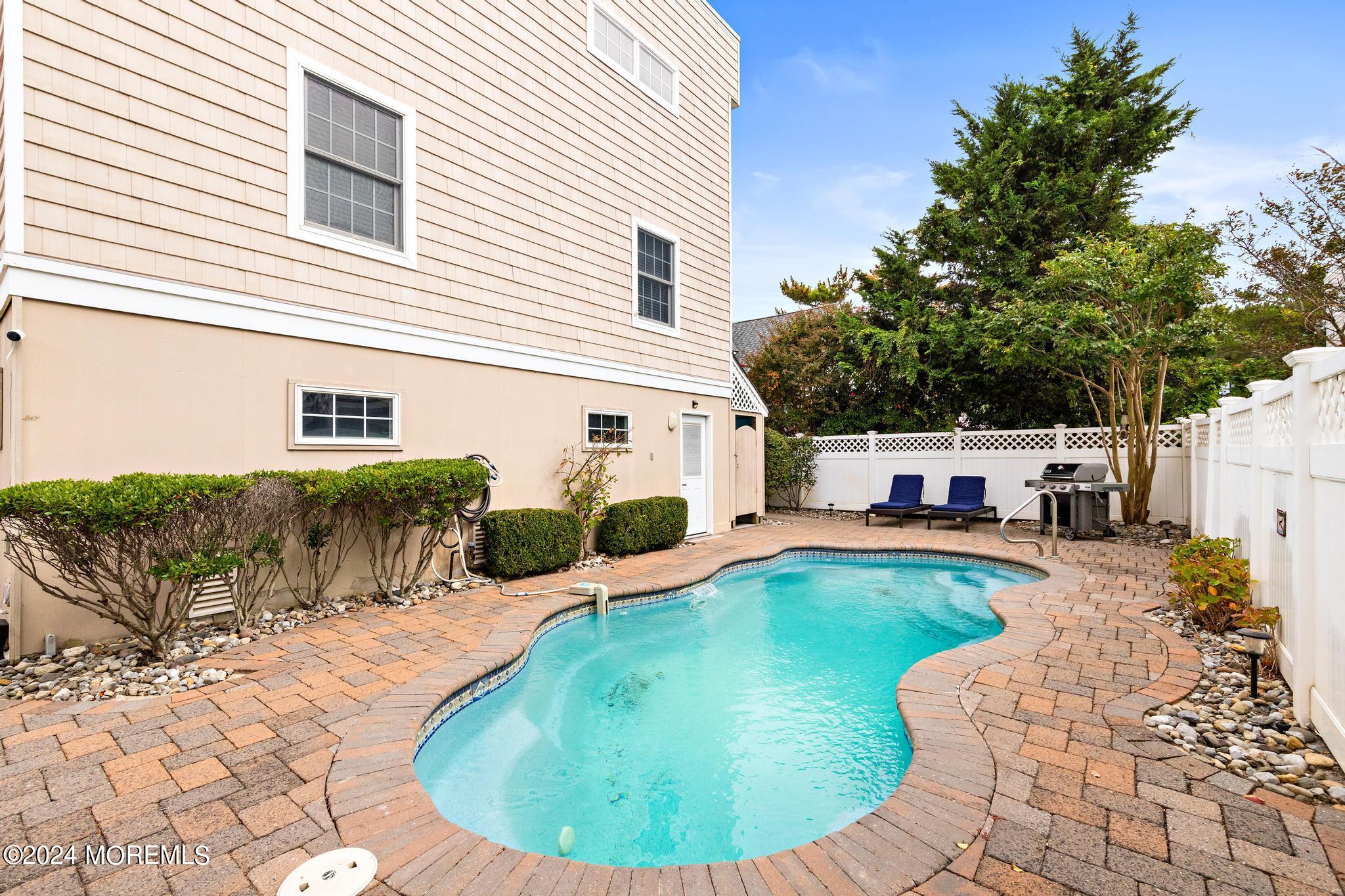 14 E 44th Street