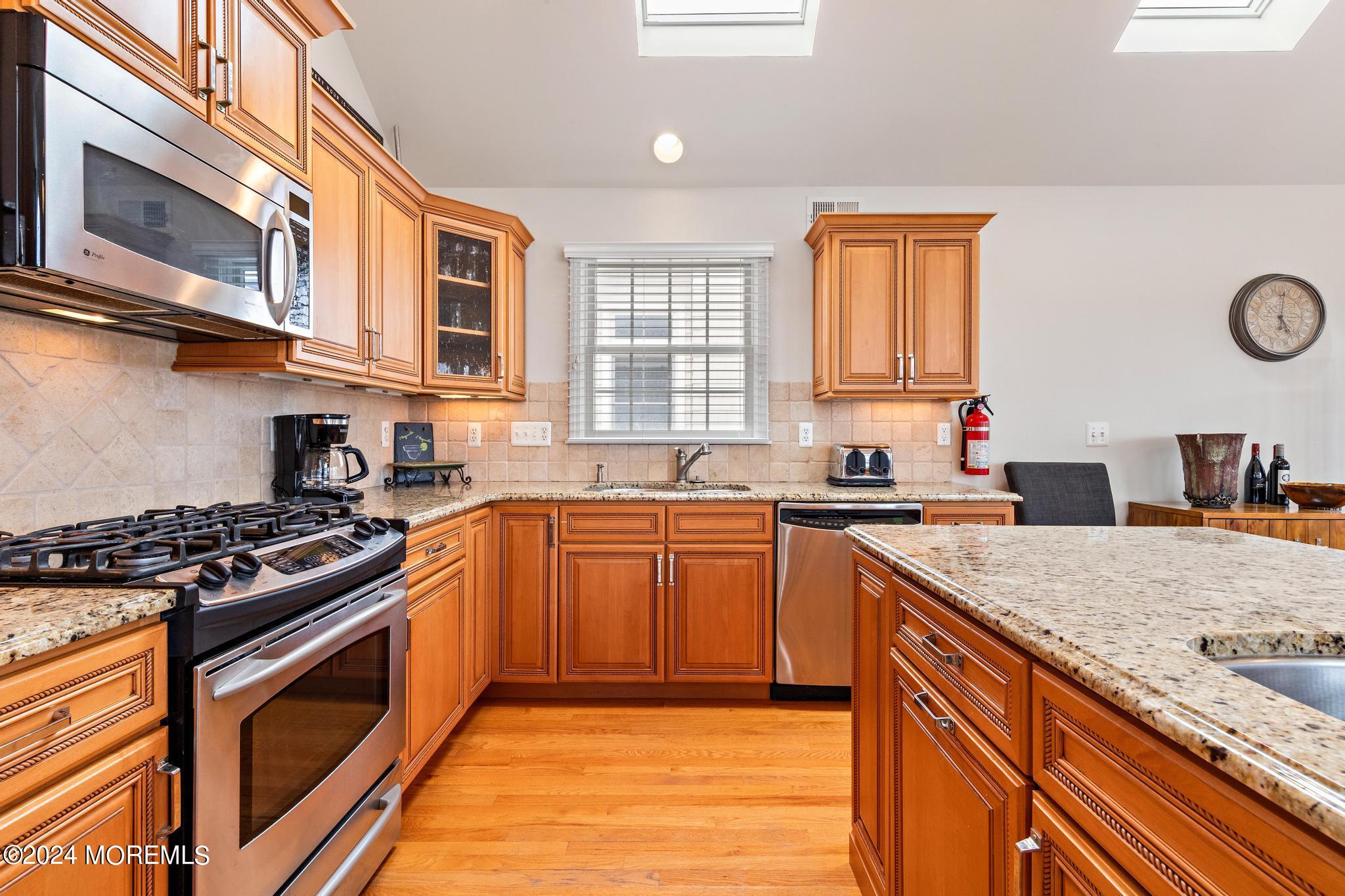 14 E 44th Street