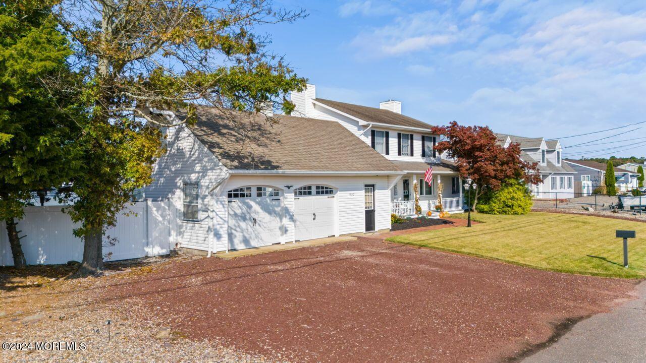 1200 Grebe Court