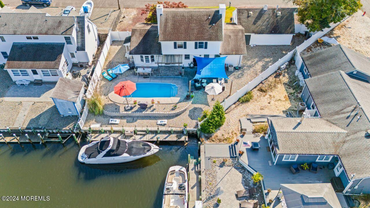 1200 Grebe Court