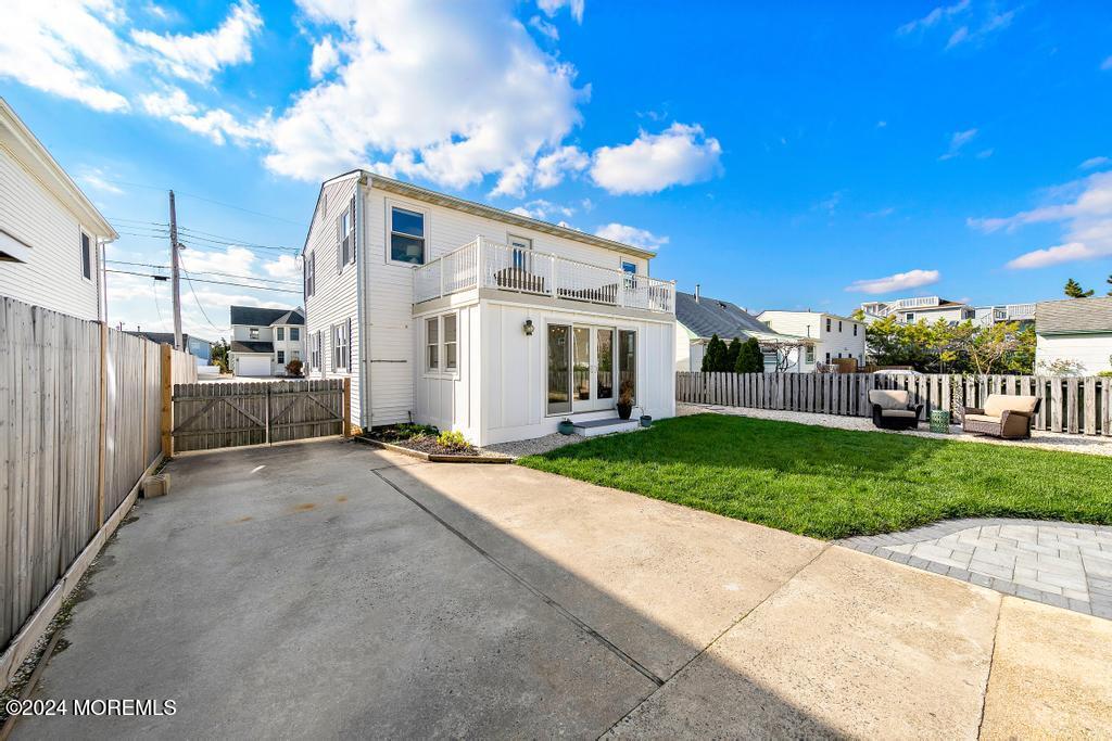 327 N 4th Street