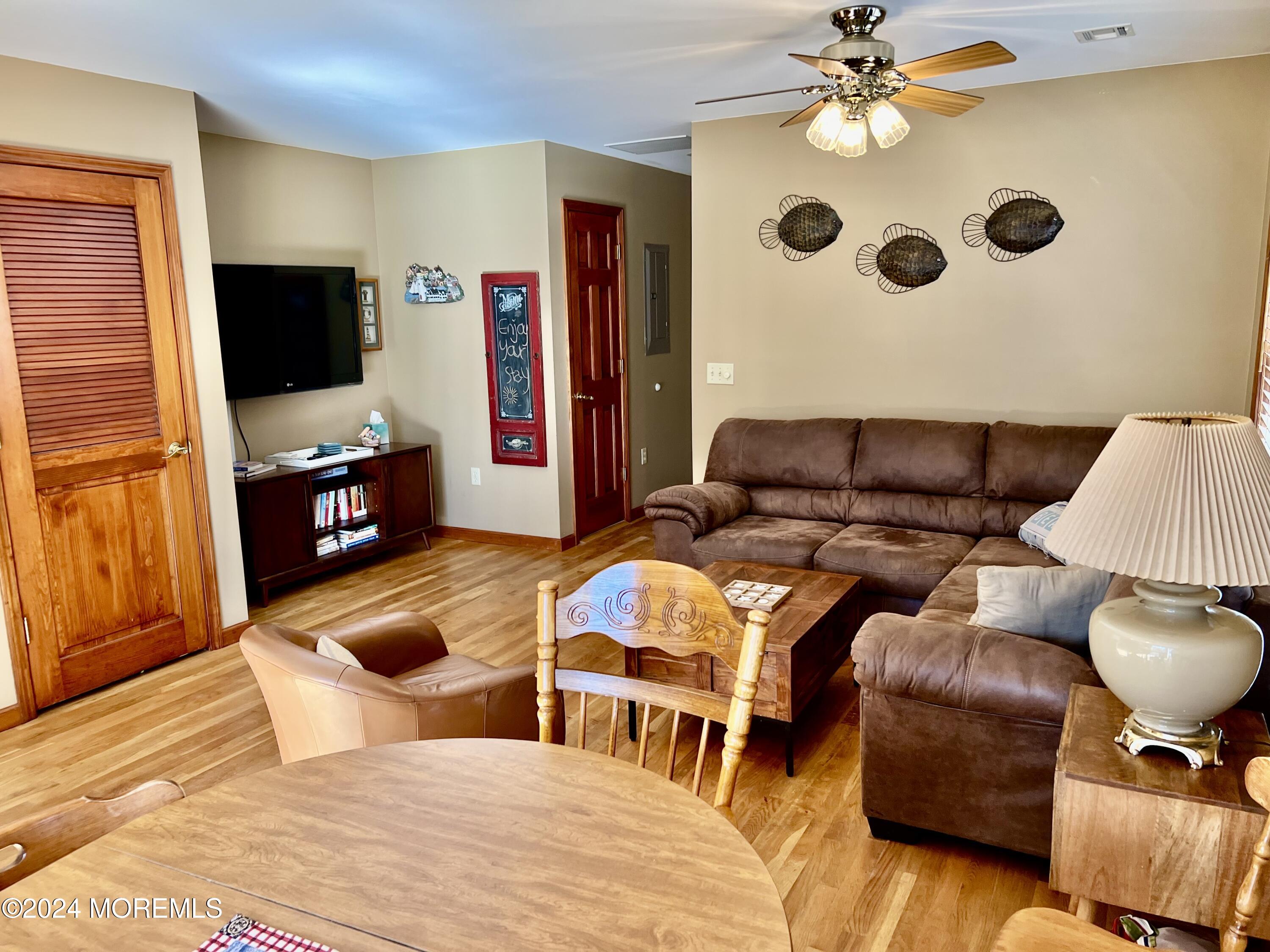 38 W New Jersey Avenue, A