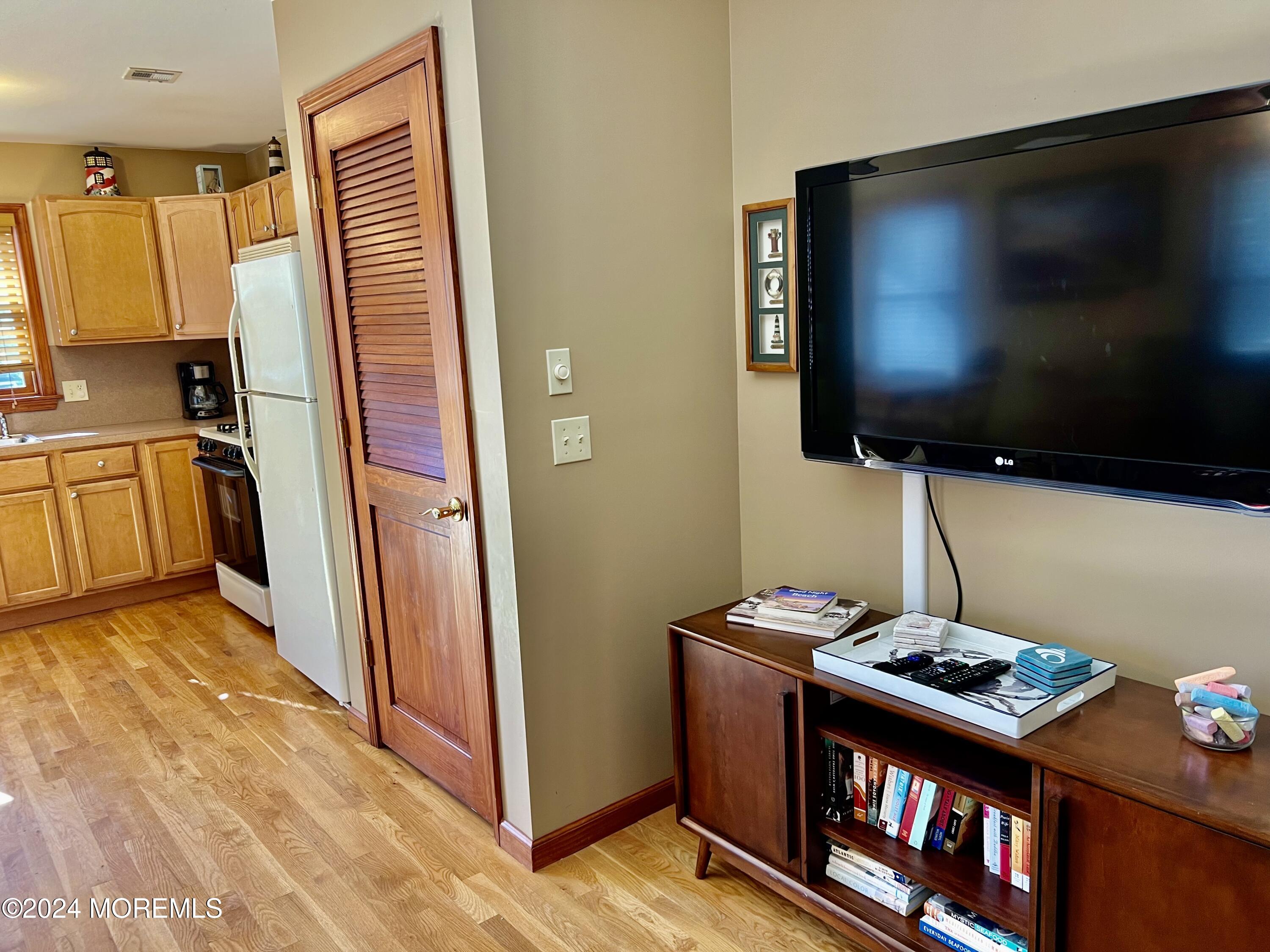 38 W New Jersey Avenue, A