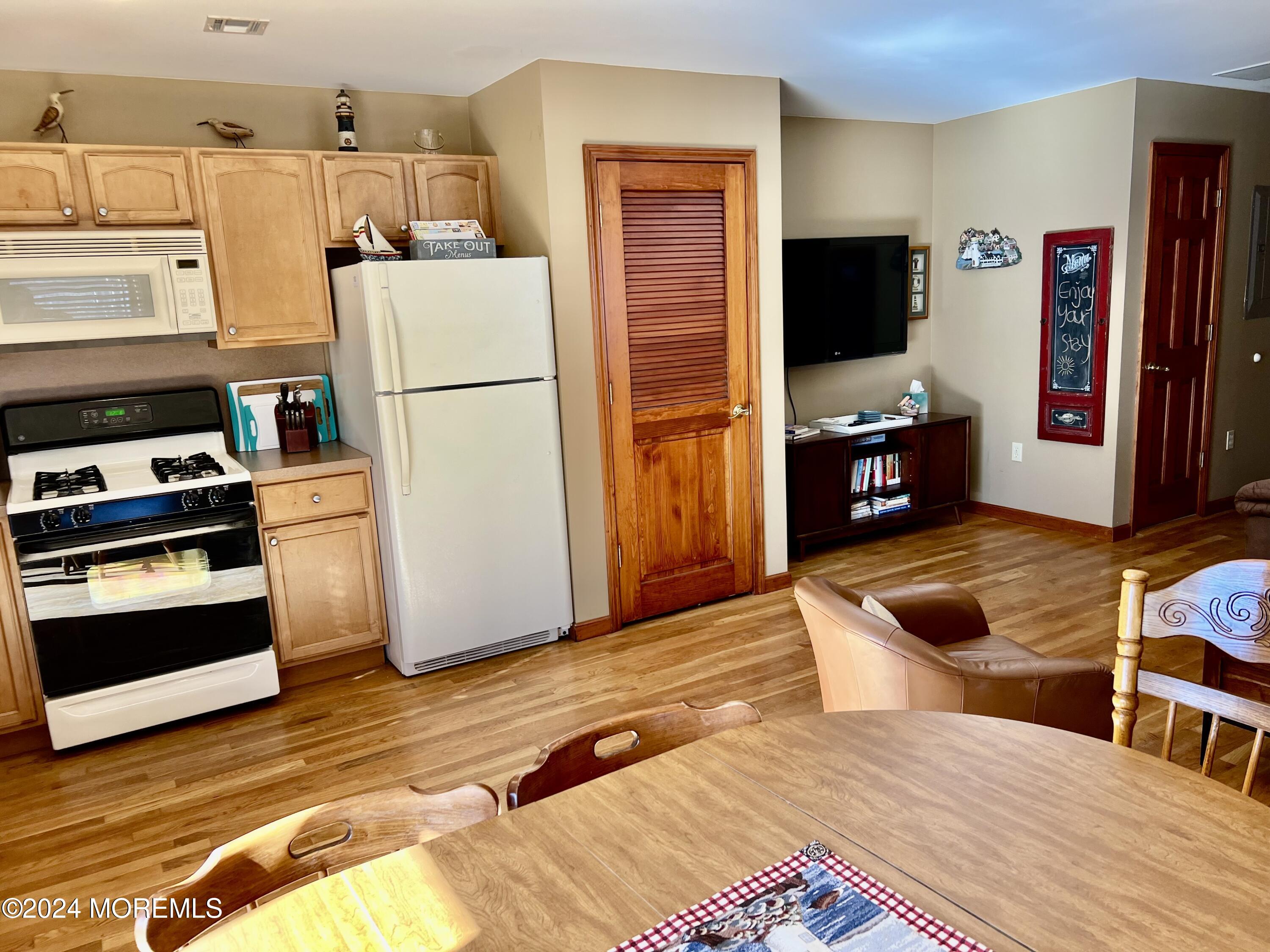 38 W New Jersey Avenue, A
