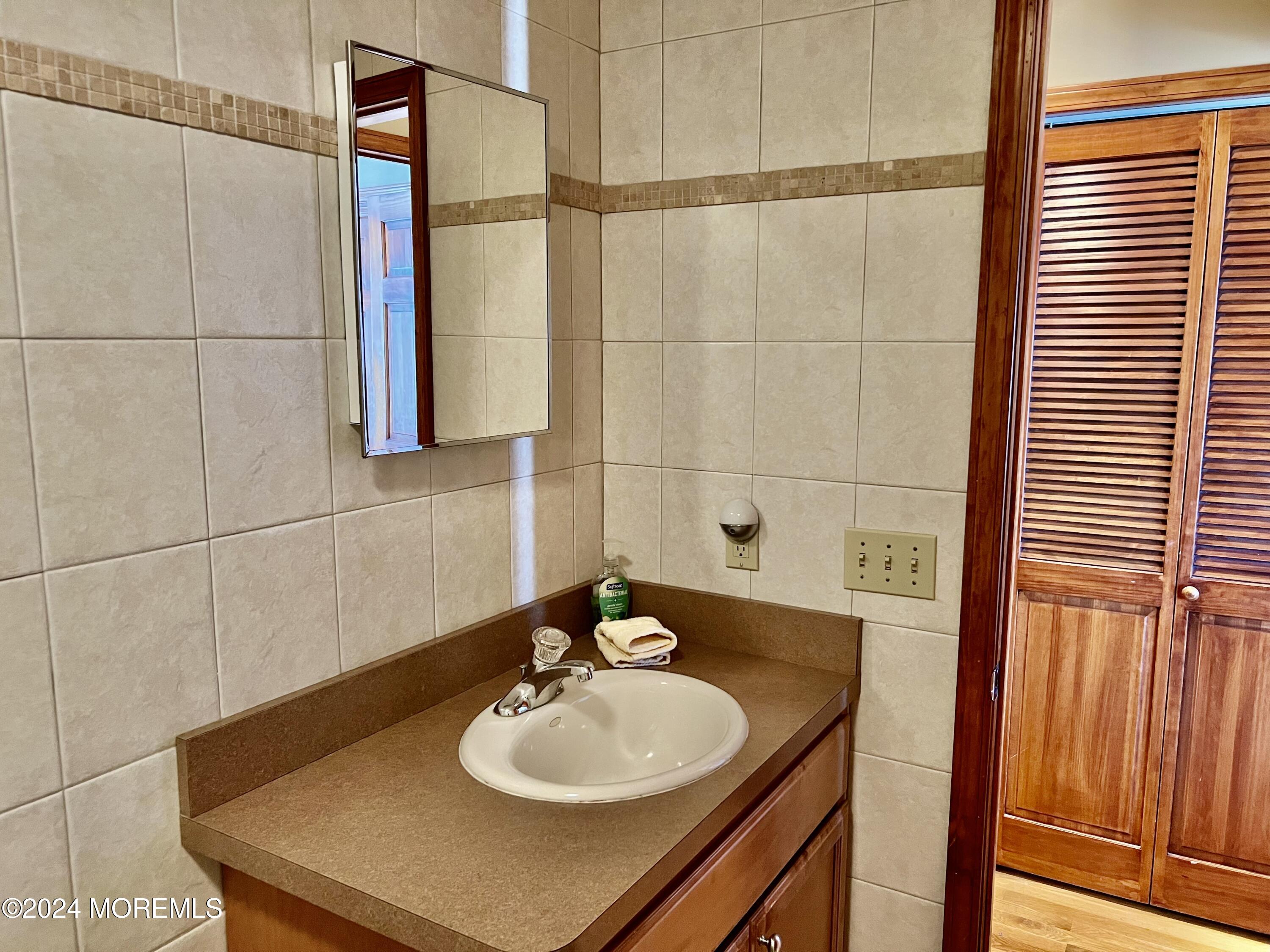 38 W New Jersey Avenue, A