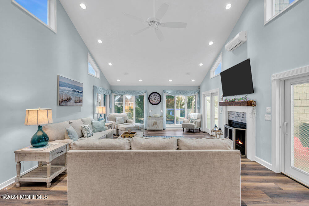 739 Fairview Lane