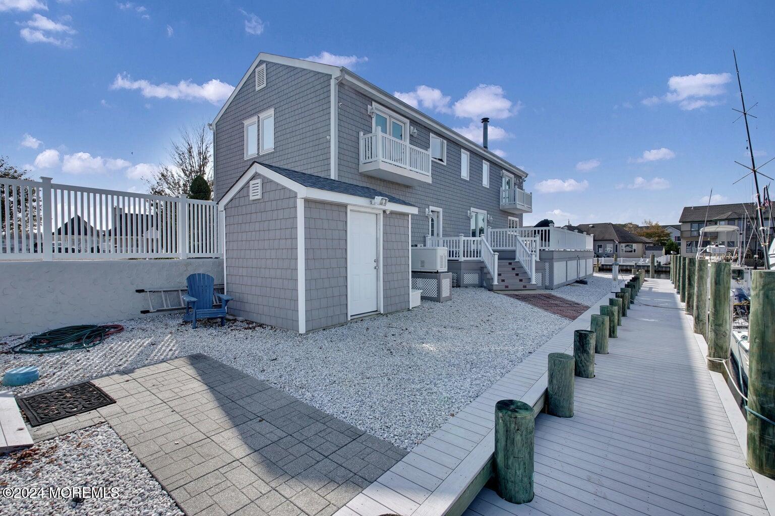 739 Fairview Lane