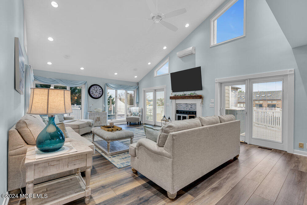 739 Fairview Lane