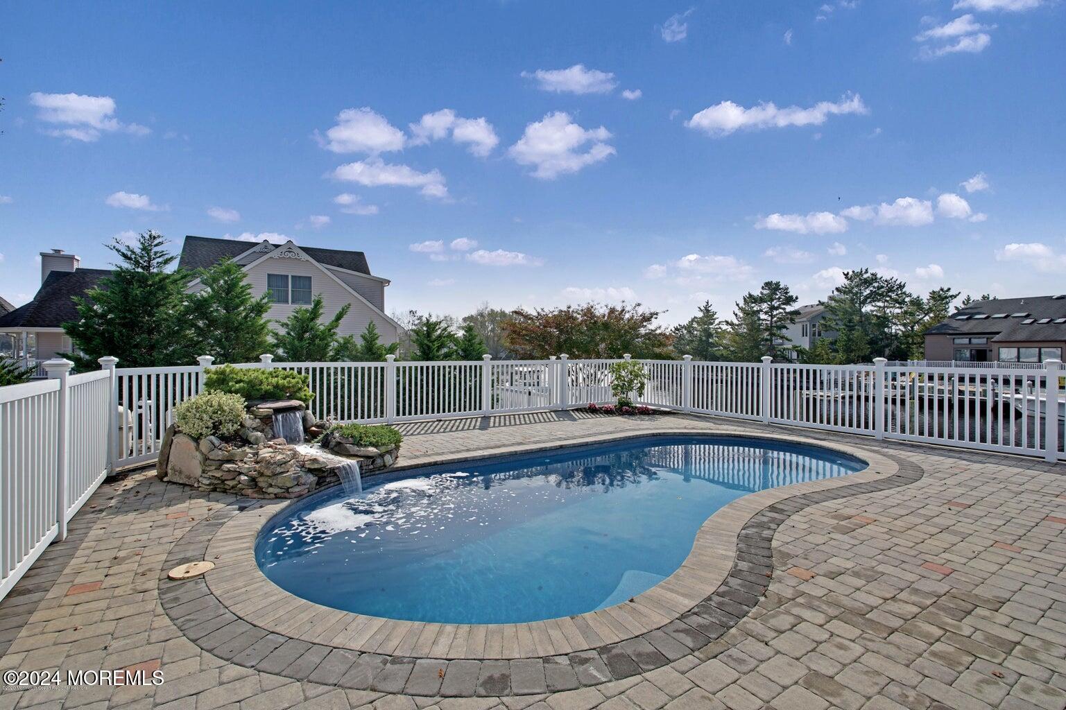 739 Fairview Lane