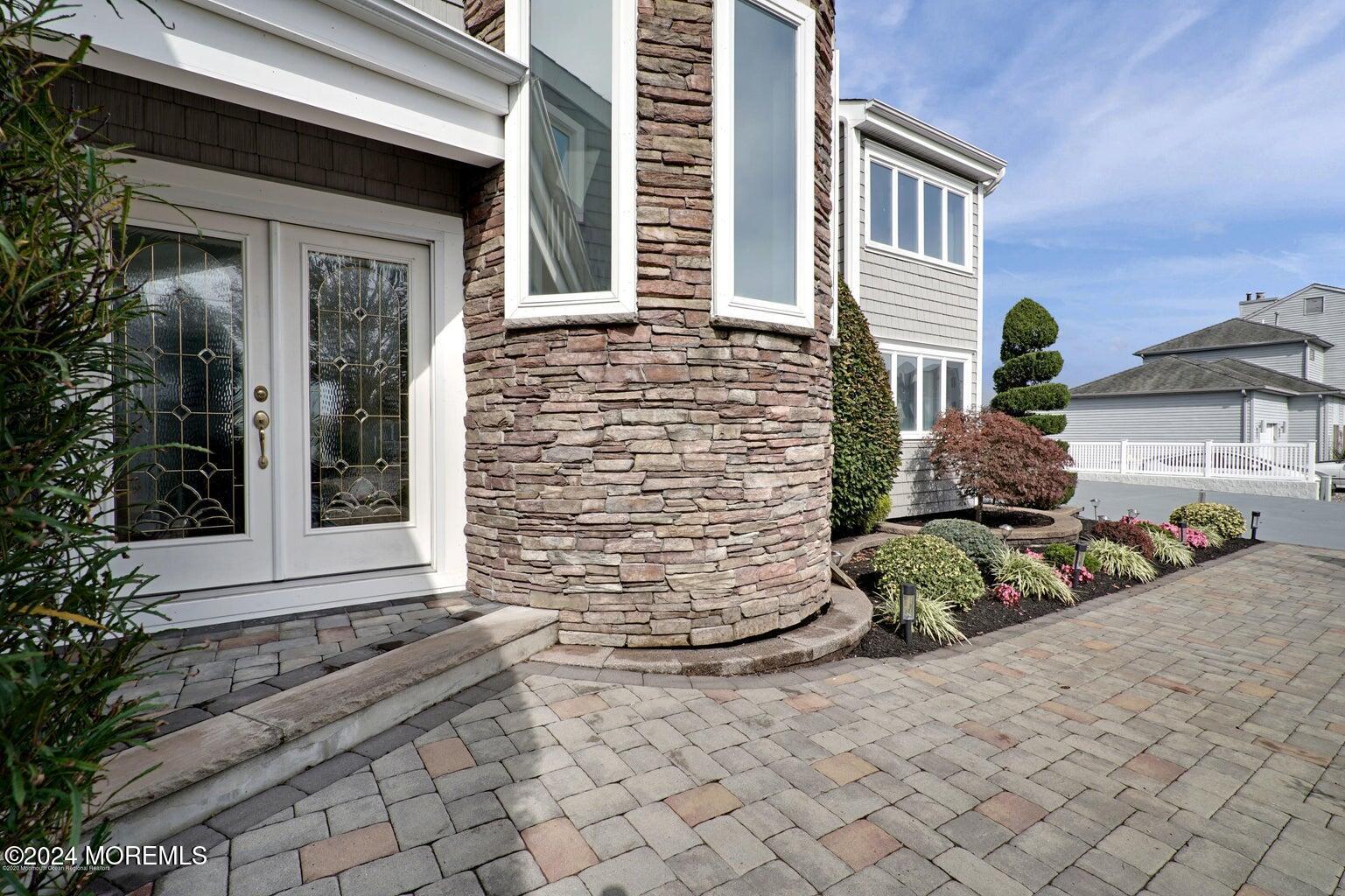 739 Fairview Lane