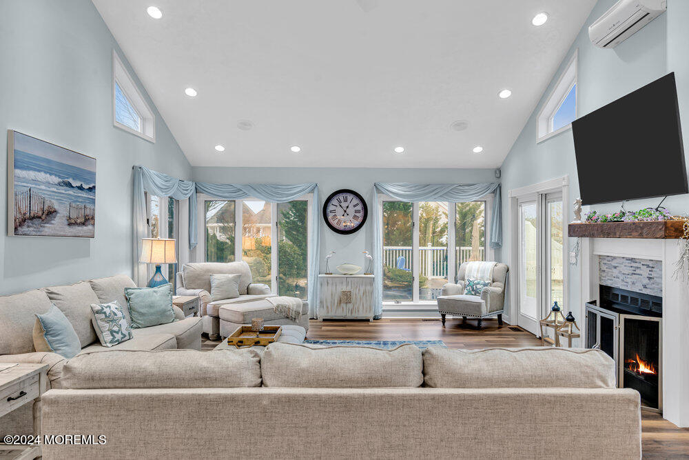 739 Fairview Lane