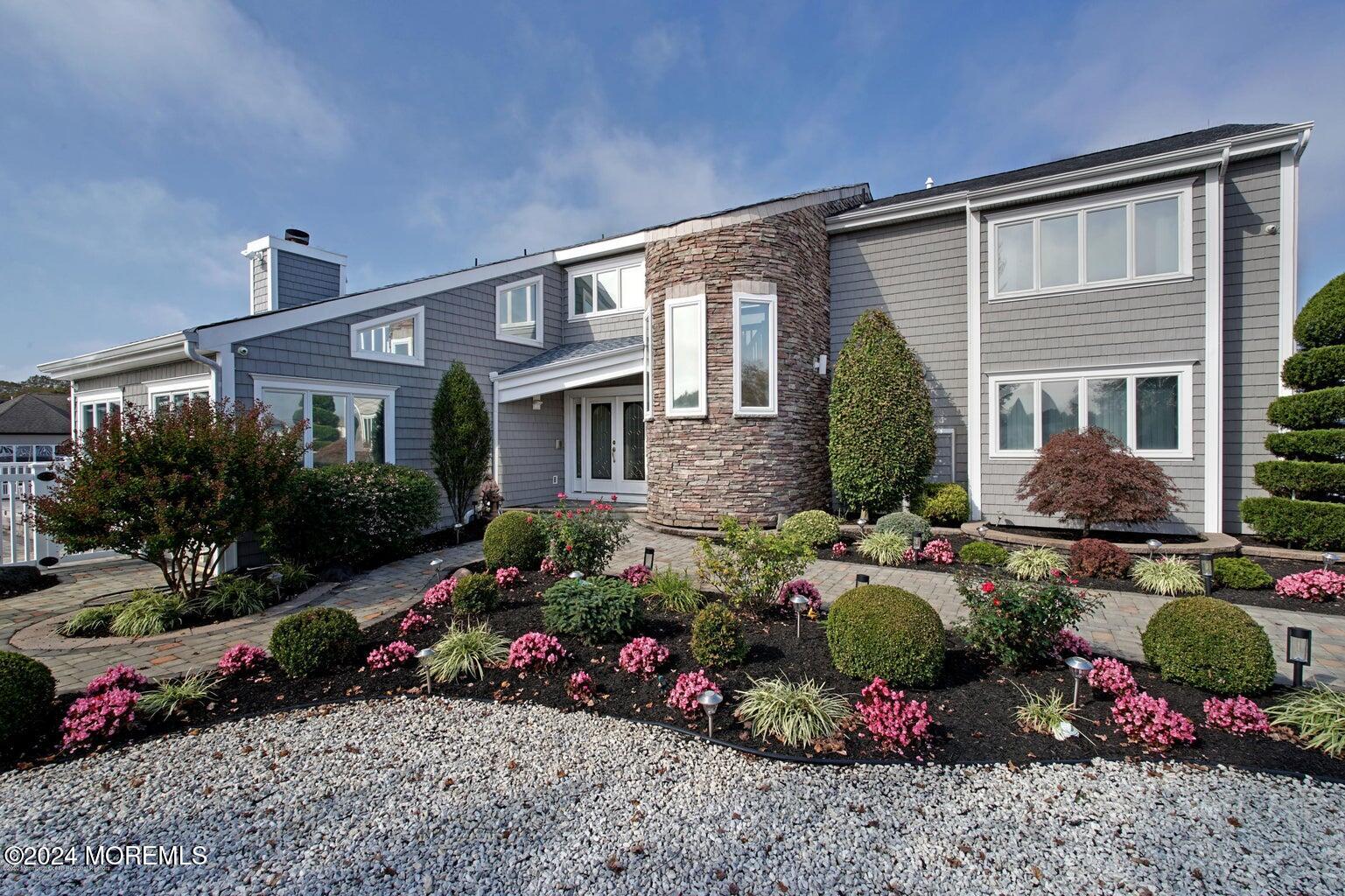 739 Fairview Lane
